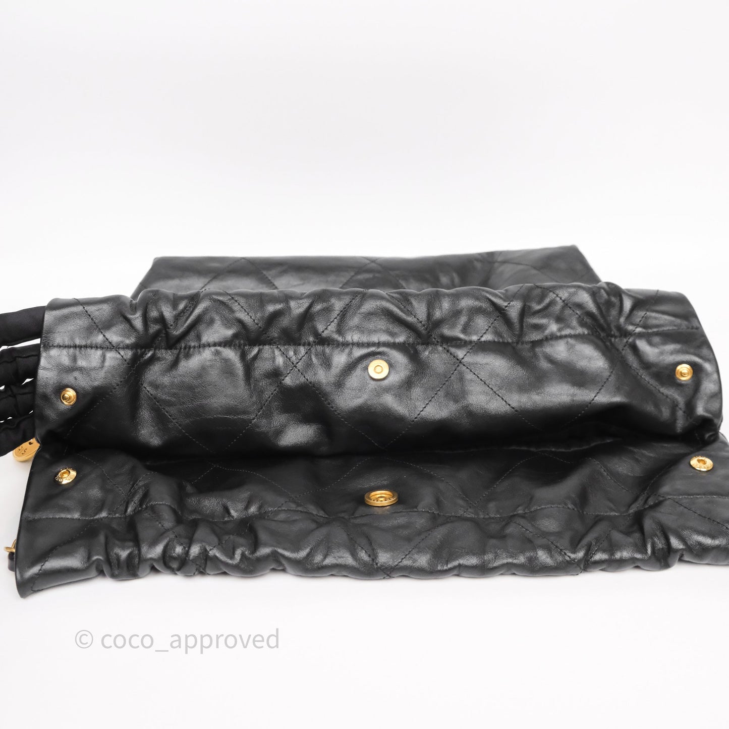 Chanel 22 Bag Medium Black Crumpled Calfskin Aged Gold Hardware