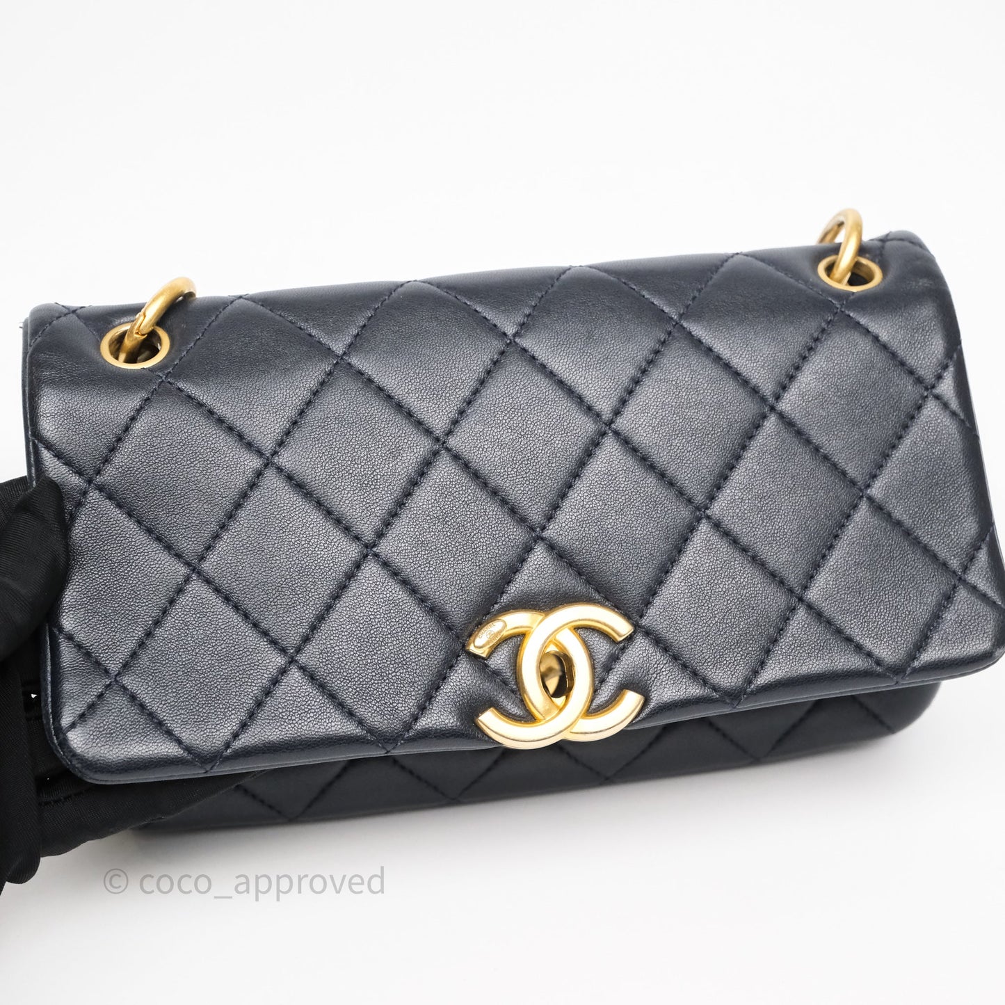Chanel Quilted Entwined Chain Bag Navy Lambskin Aged Gold Hardware 21P