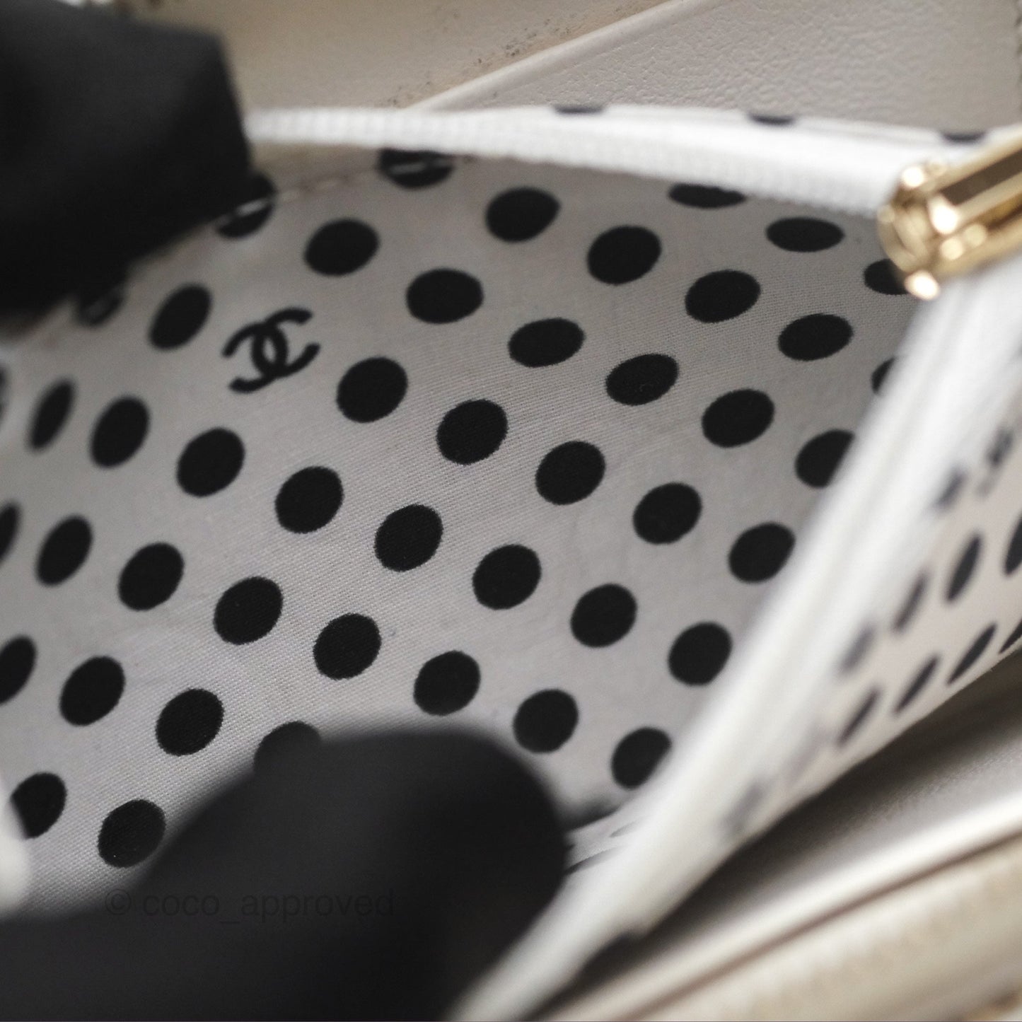 Chanel Pearl CC Zipped Coin Purse White Lambskin Gold Hardware