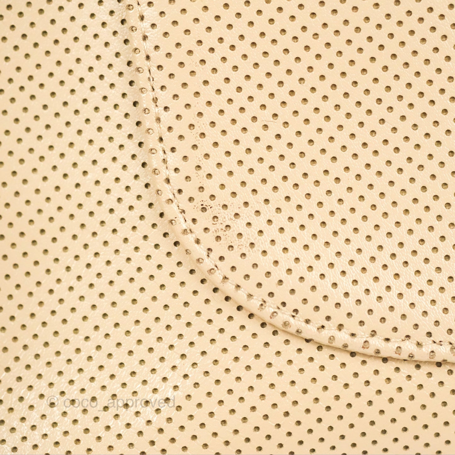 Chanel Vintage Medium Perforated Single Flap Beige/Red Matte Gold Hardware⁣⁣