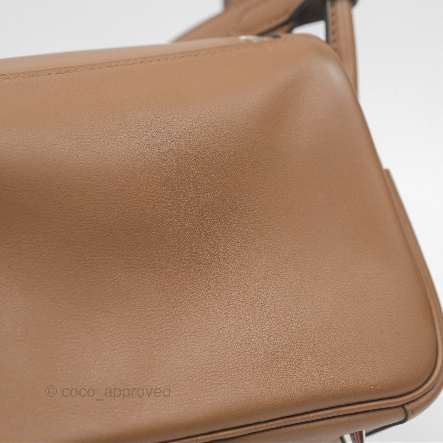 Hermès Mini Lindy 20 Verso Swift Alezan 3G / Biscuit 48 Palladium Hardware