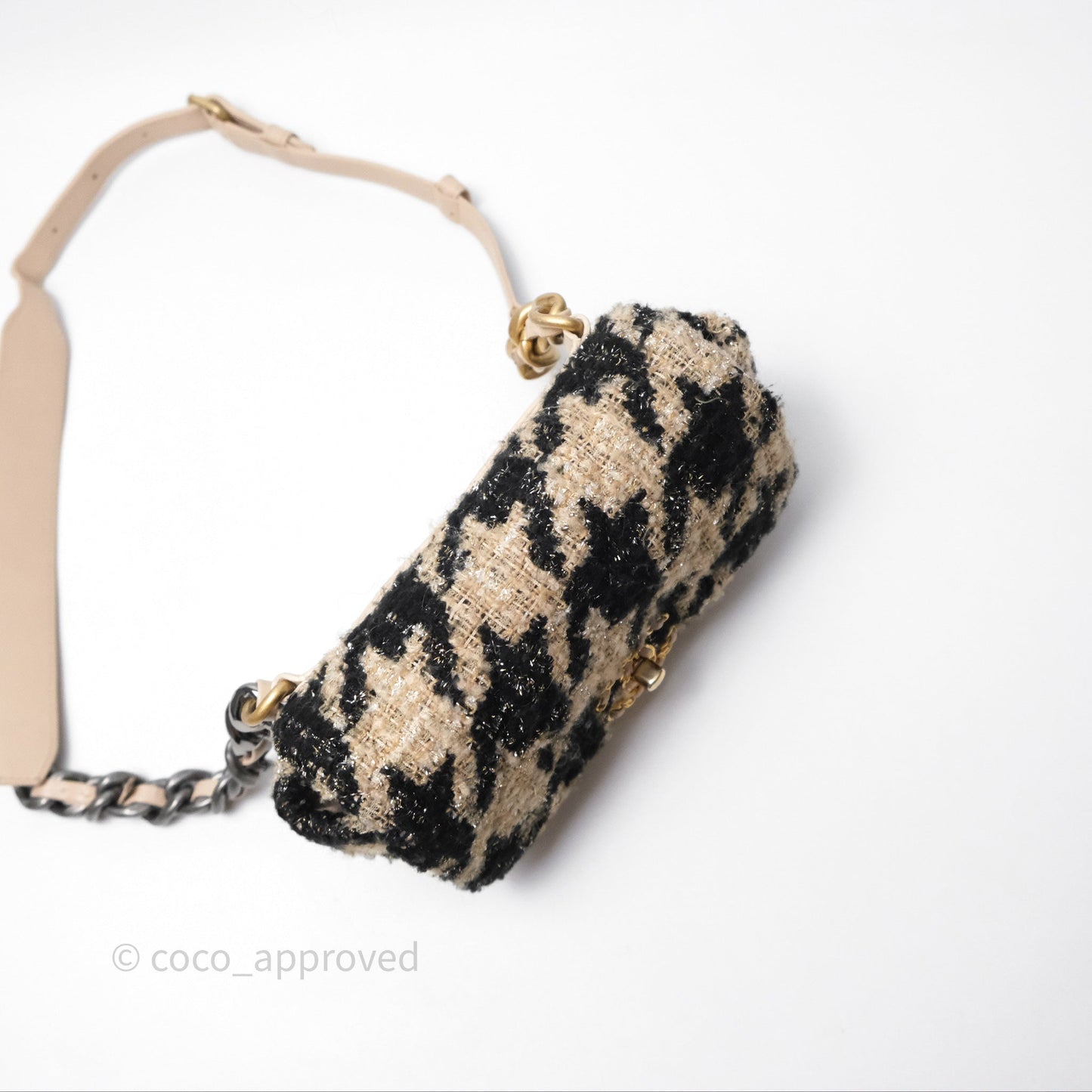 Chanel 19 Waist Bag Tweed Houndstooth Black Beige Mixed Hardware 19K