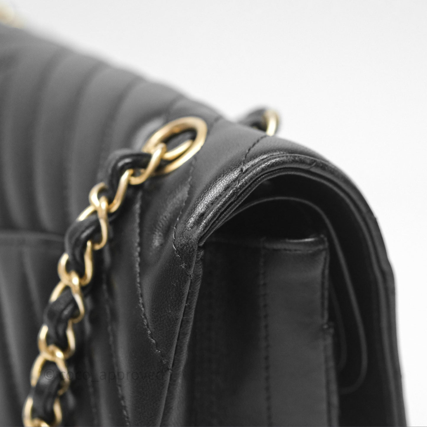Chanel Classic M/L Medium Flap Chevron Black Lambskin Aged Gold Hardware