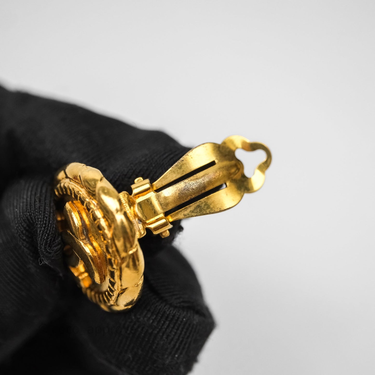 Chanel Vintage CC Round Clip On Earrings Gold Tone