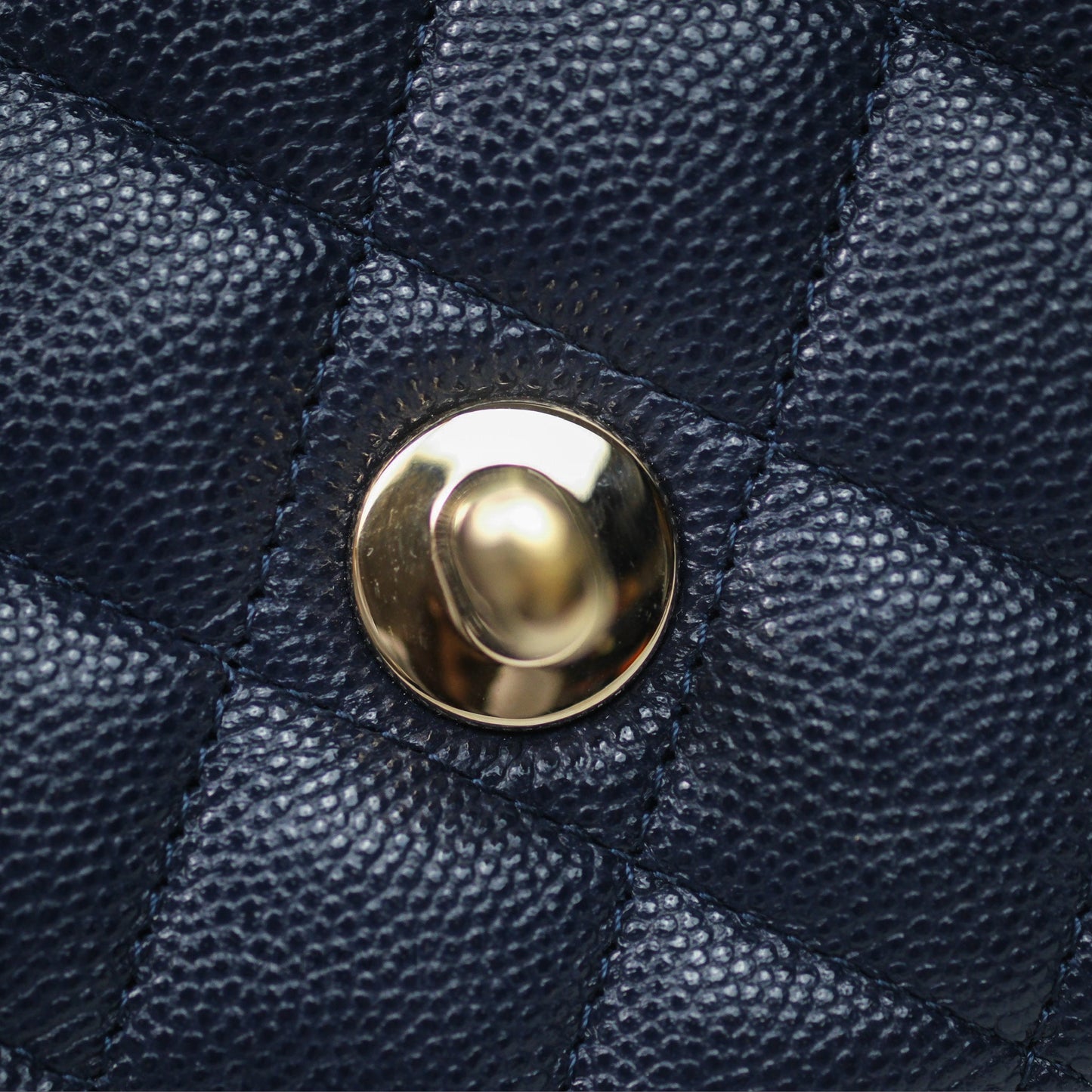 Chanel Classic M/L Medium Flap Quilted Navy Caviar Gold Hardware 21S