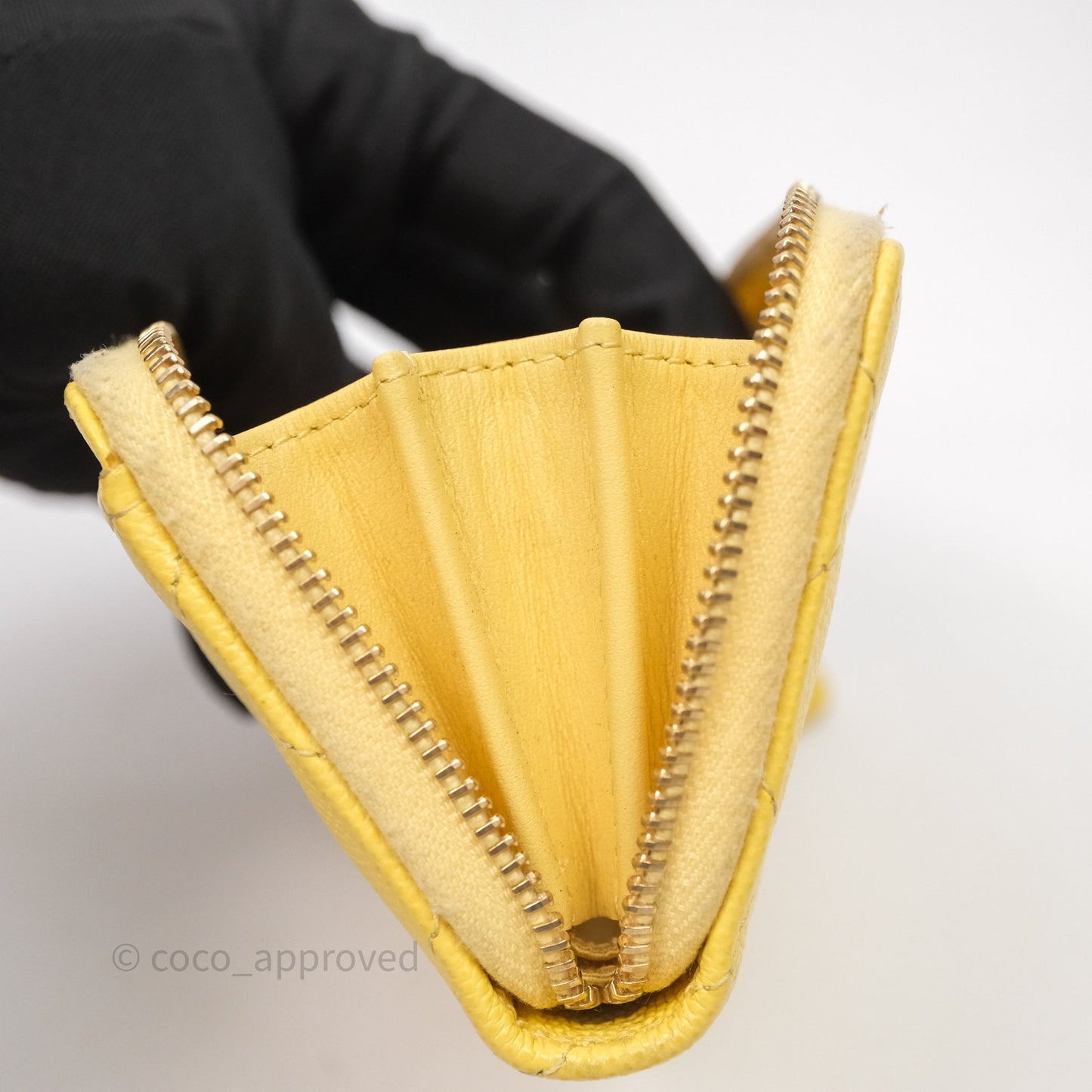 Chanel Quilted Zip Card Holder Caviar Yellow Gold Hardware