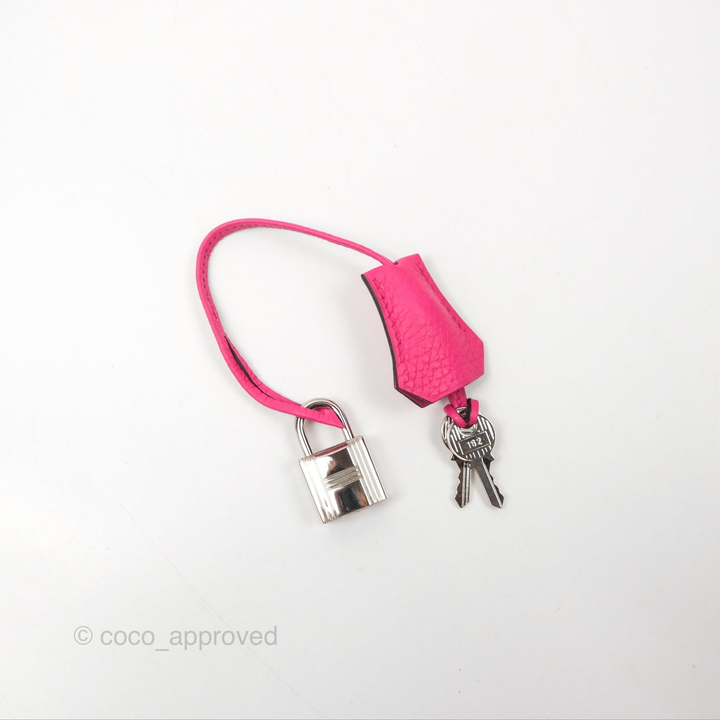 Hermès Retourne Kelly 28 Rose Shocking Clemence Palladium Hardware
