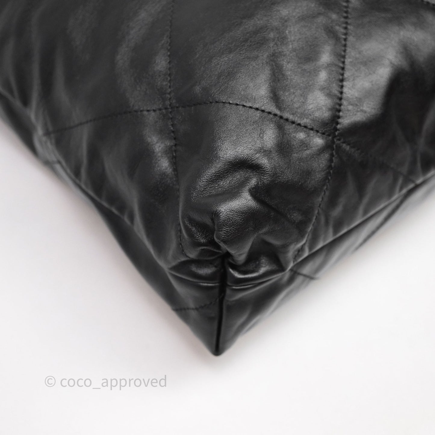 Chanel 22 Bag Medium Black Crumpled Calfskin Aged Gold Hardware