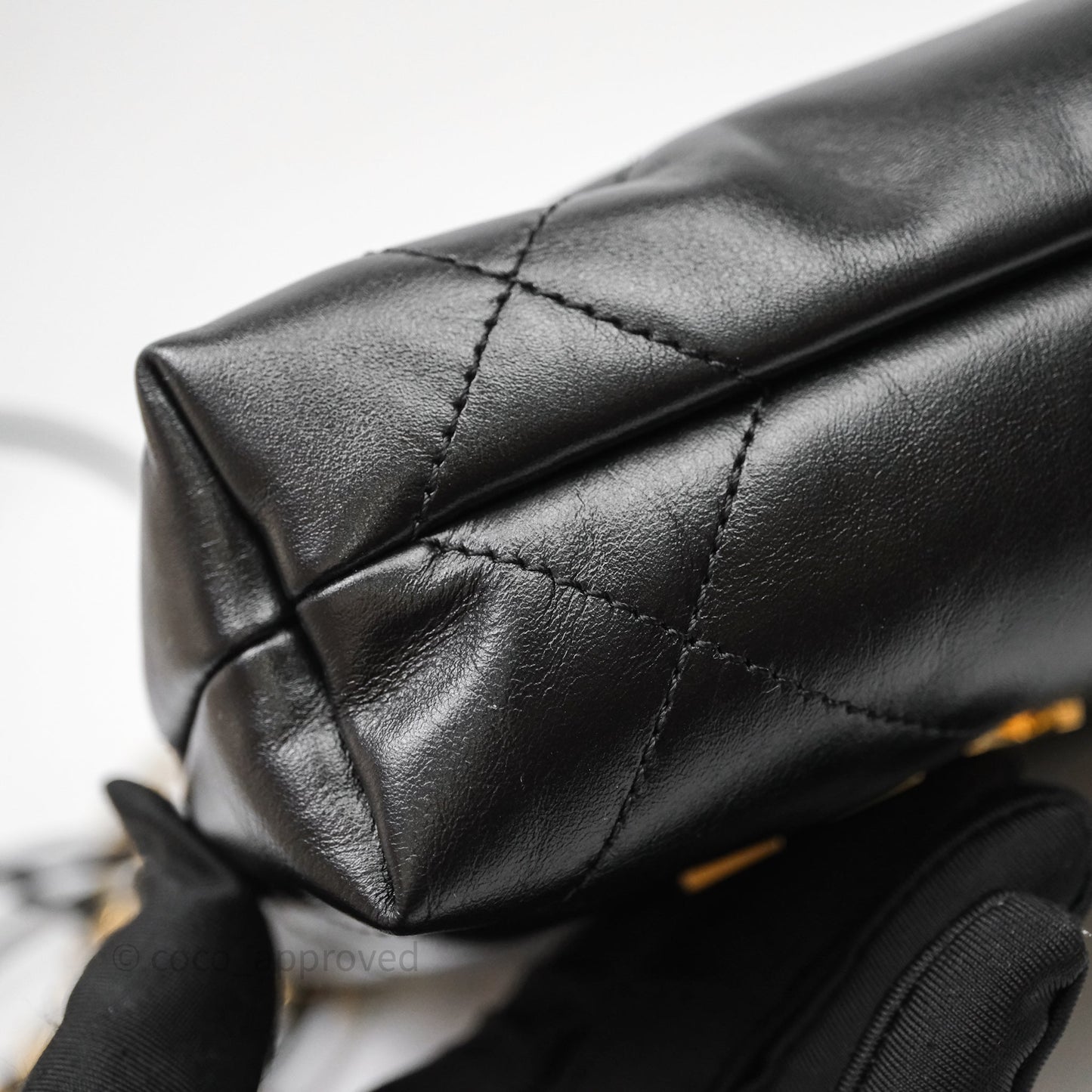 Chanel 22 Mini Bag Black Shiny Crumpled Calfskin Aged Gold Hardware