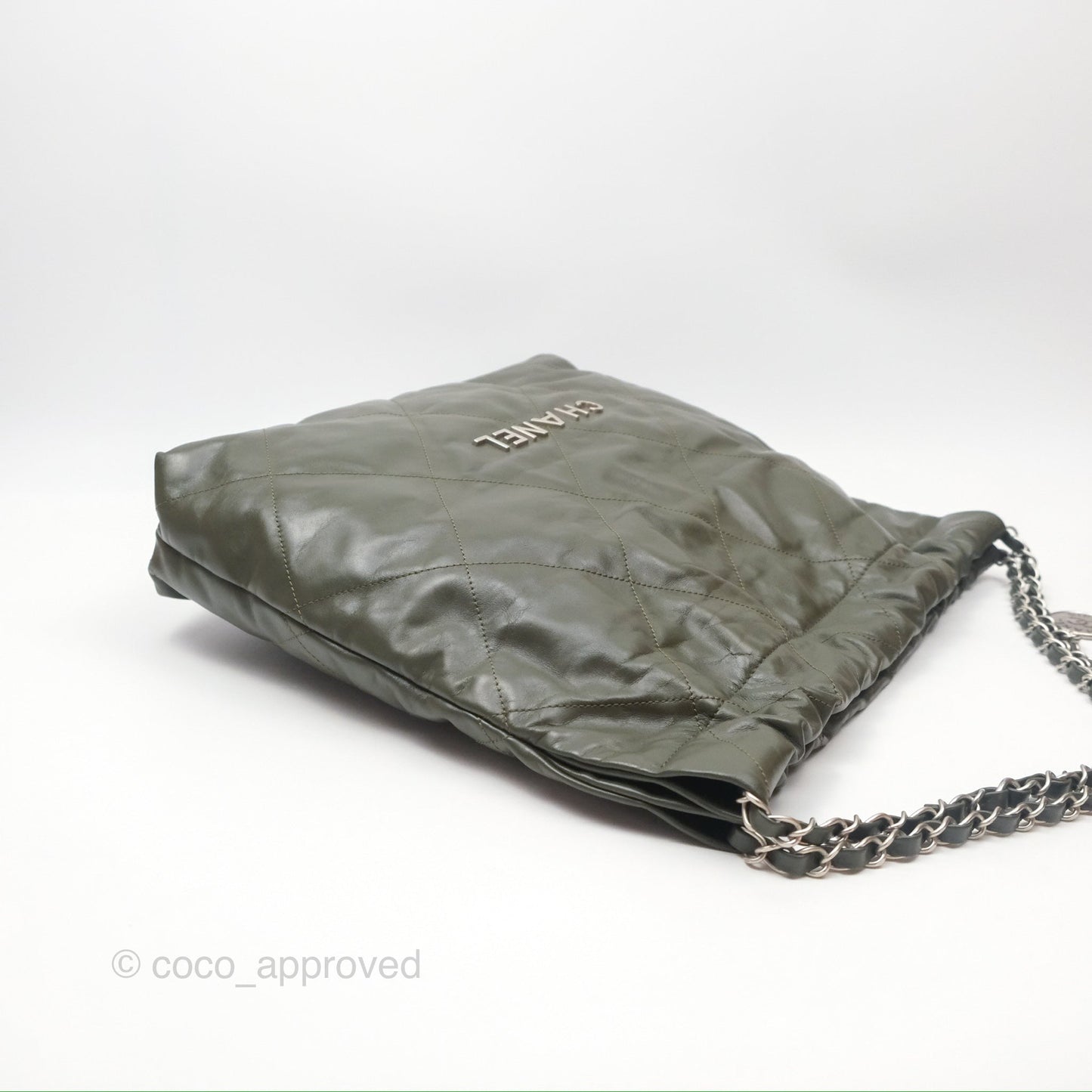 Chanel 22 Medium Green Shiny Calfskin Ruthenium Hardware