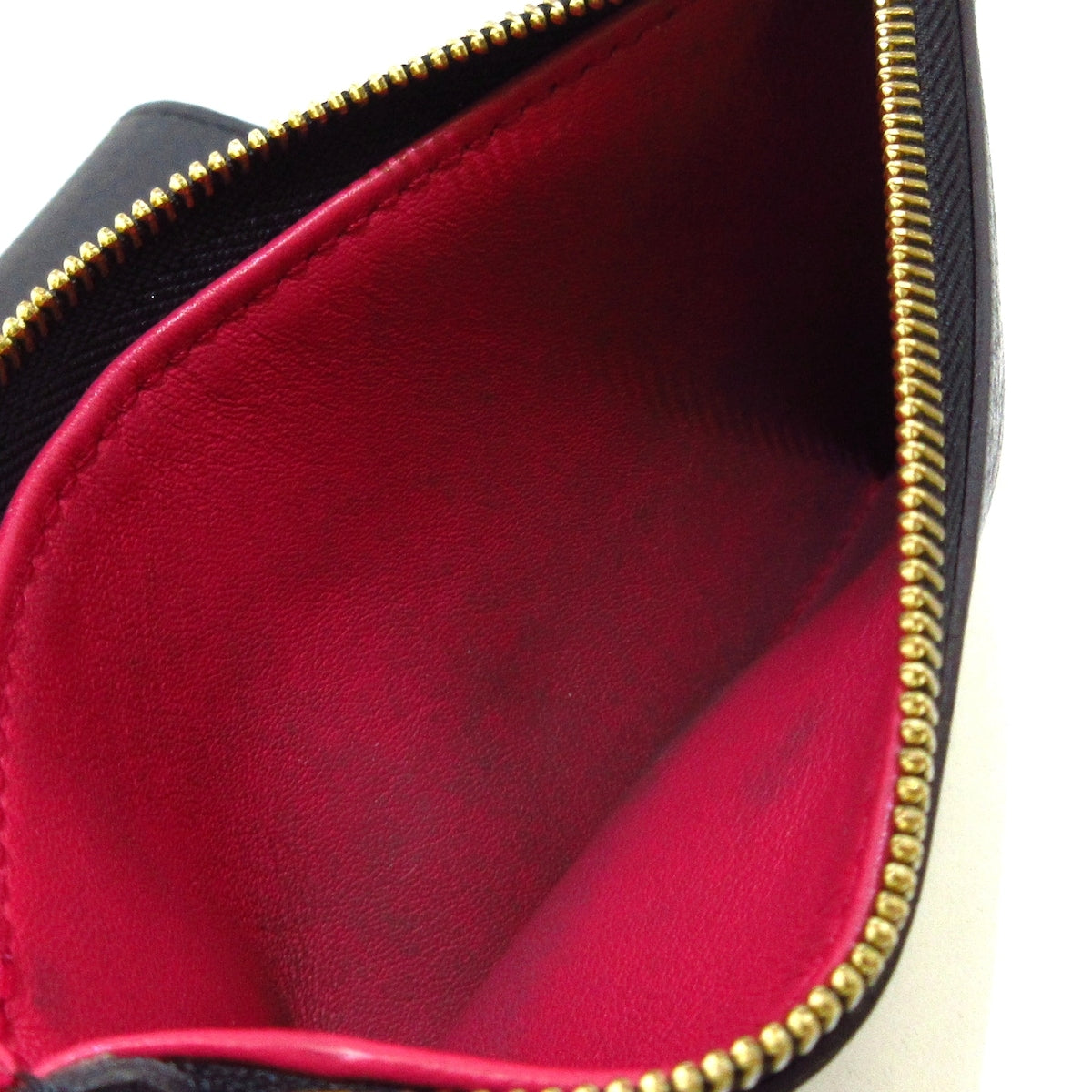 Louis Vuitton Capucines  Leather Wallet  ()