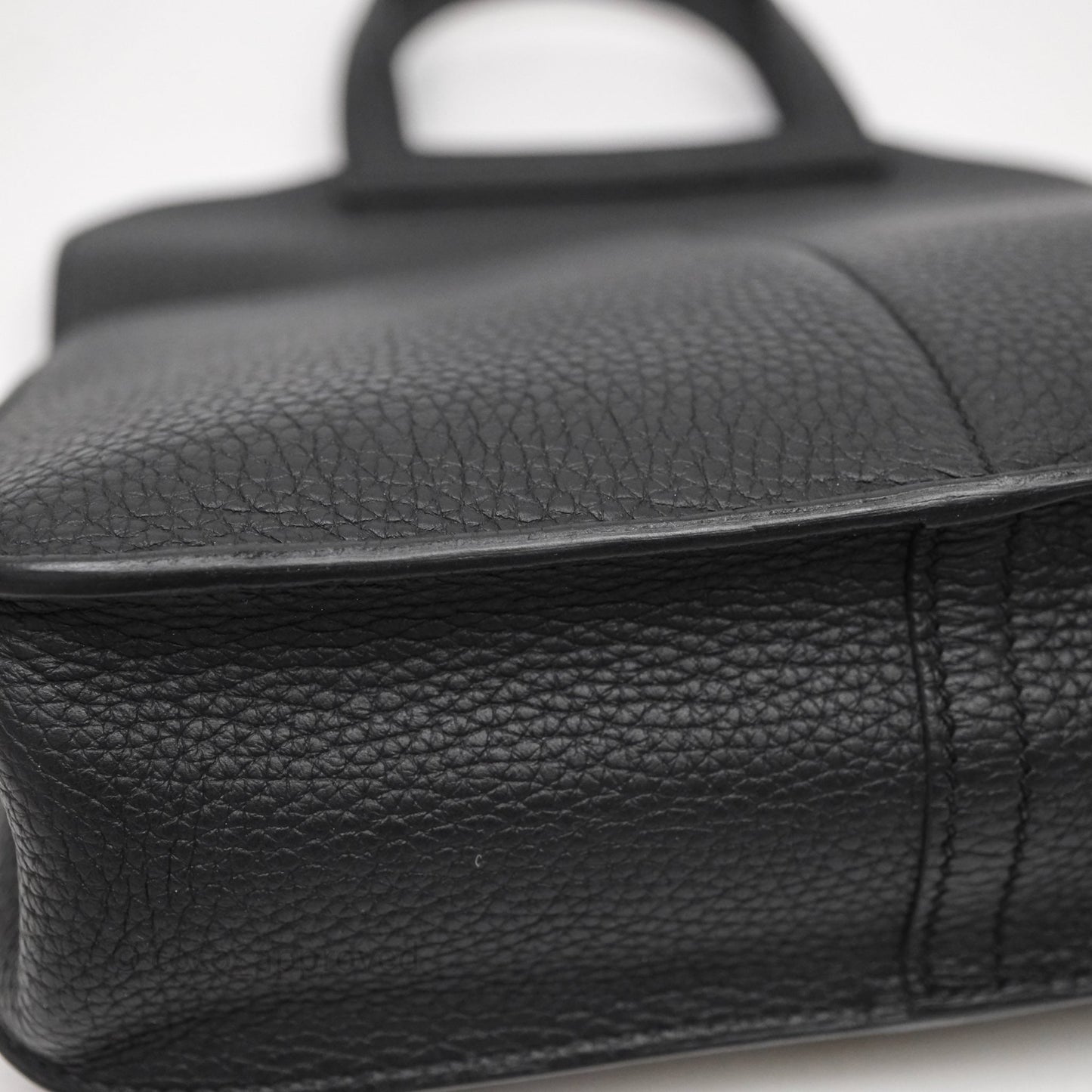Hermès Halzan 25 Taurillon Clemence 89 Noir Gold Hardware
