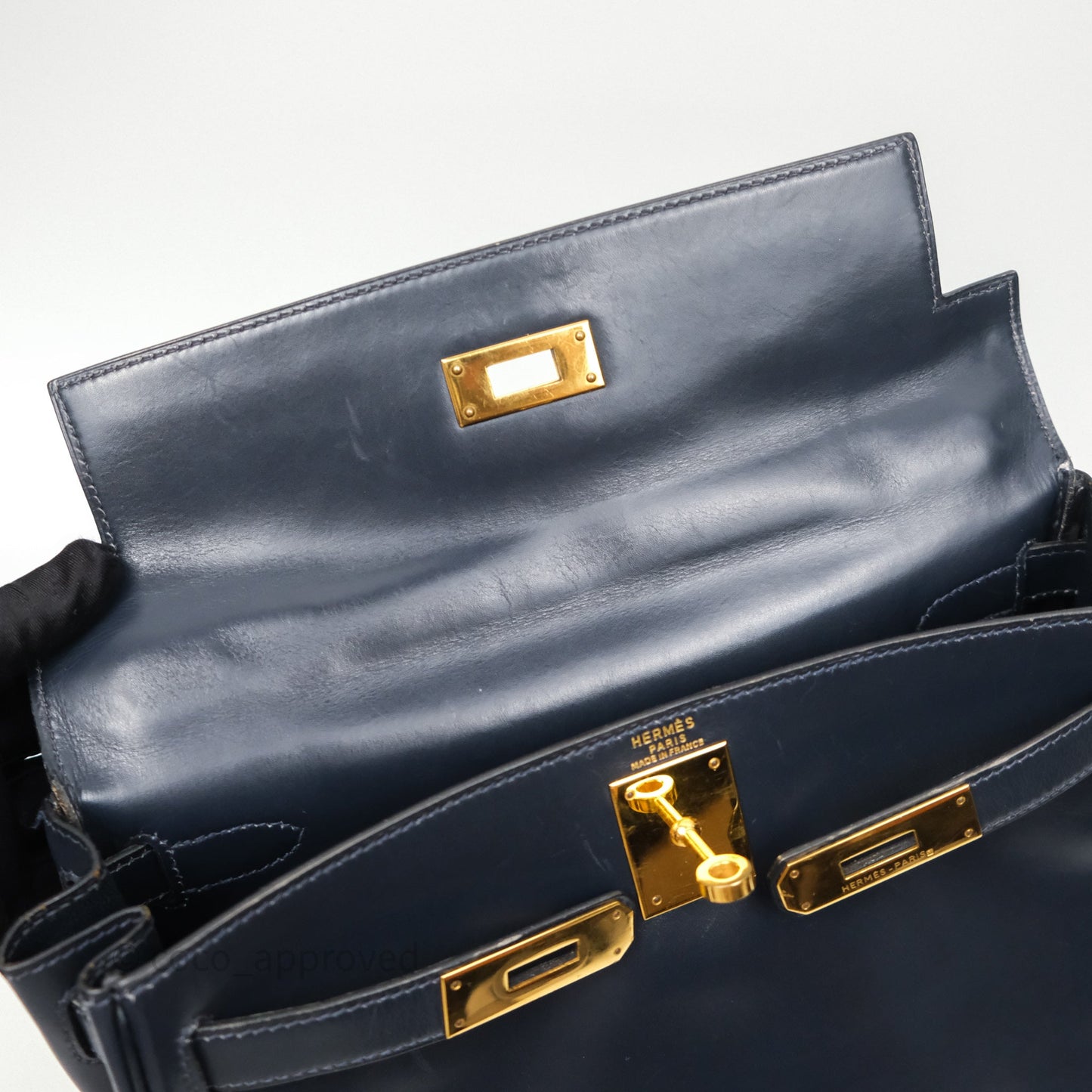 Hermès Vintage Kelly 28 Retourn Navy Box Leather Gold Hardware