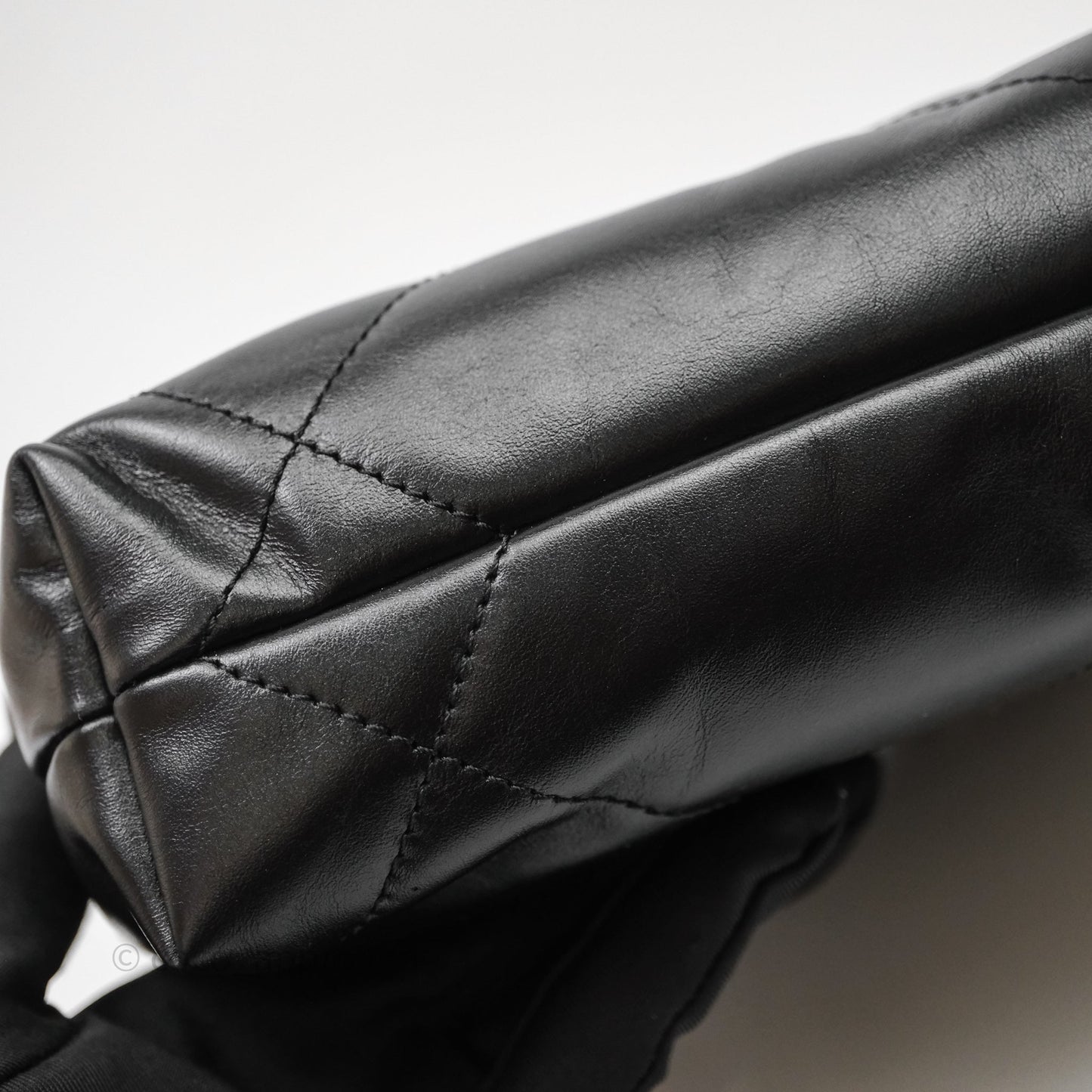 Chanel 22 Mini Bag Black Shiny Crumpled Calfskin Aged Gold Hardware