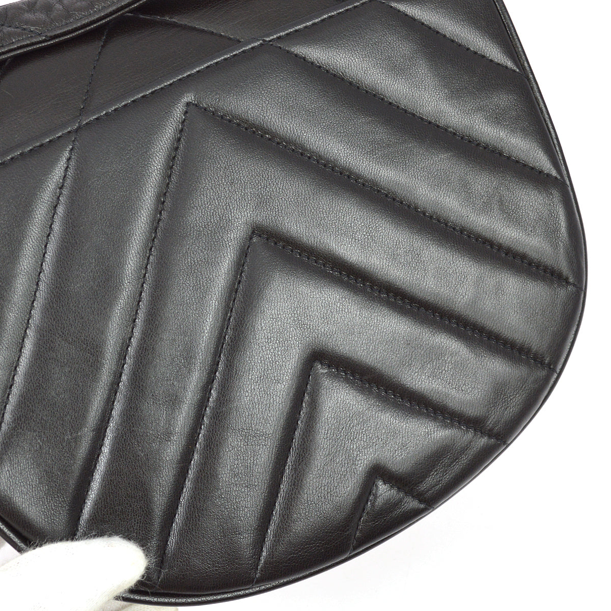 Luxury Chanel 1991-1994 Black Lambskin Chevron Shoulder Bag