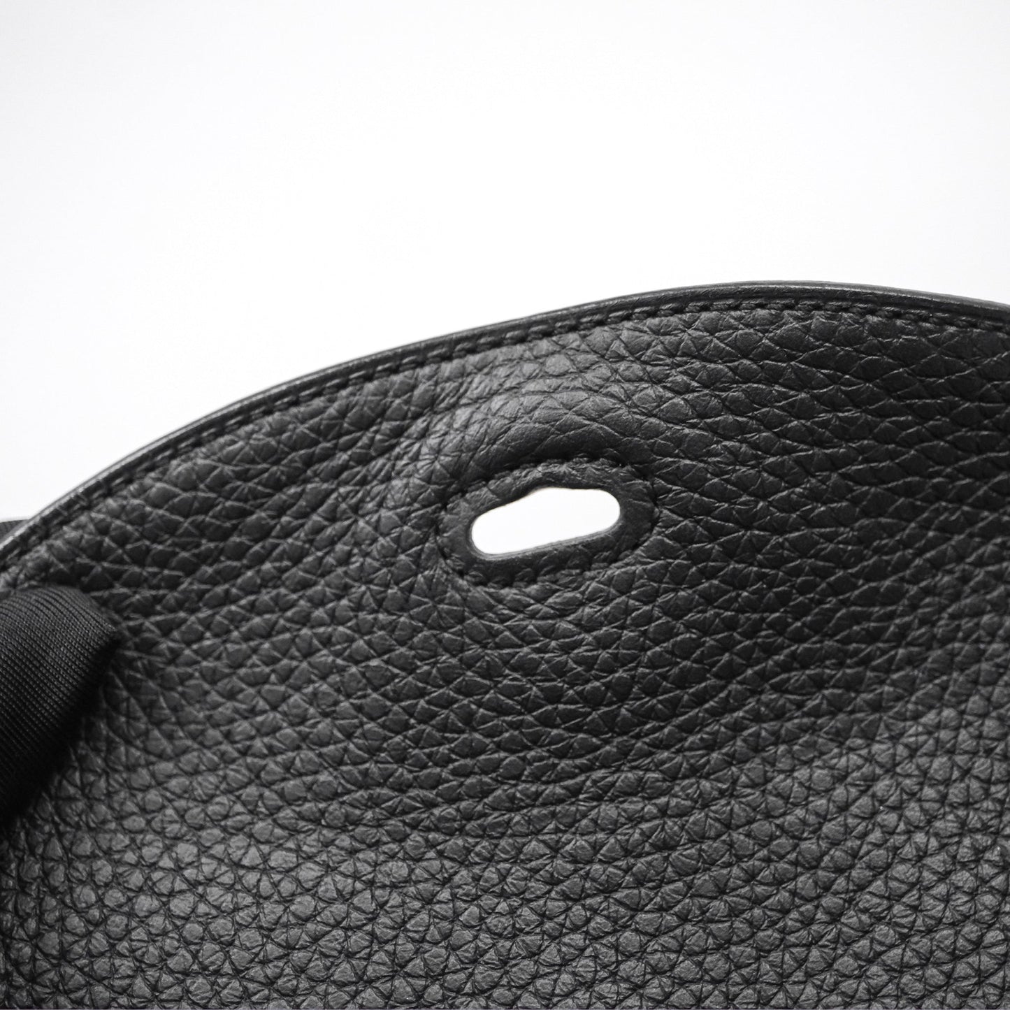 Hermes Lindy 26 Black Noir 89 Clemence Gold Hardware
