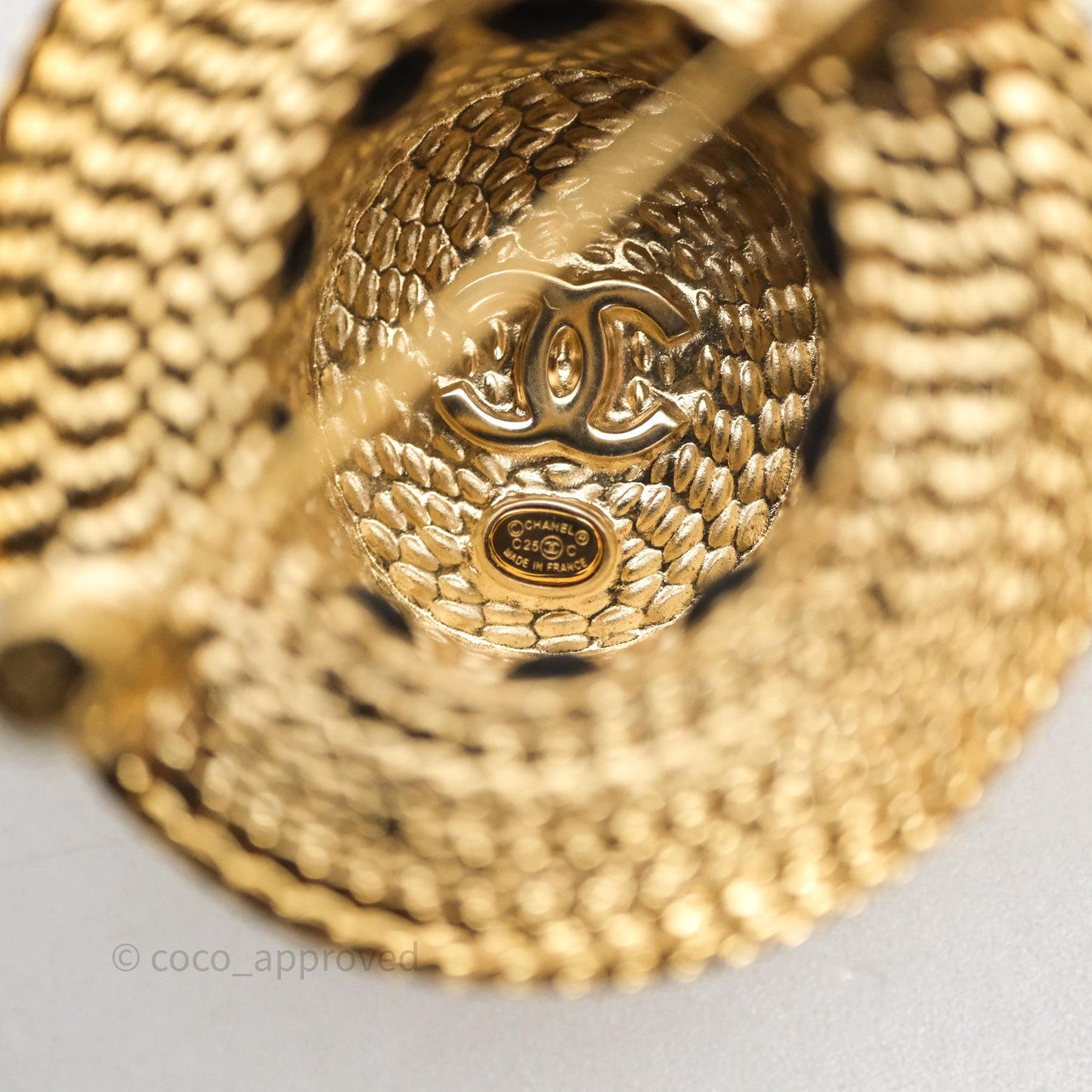 Chanel Straw Hat Brooch Gold Tone 25c