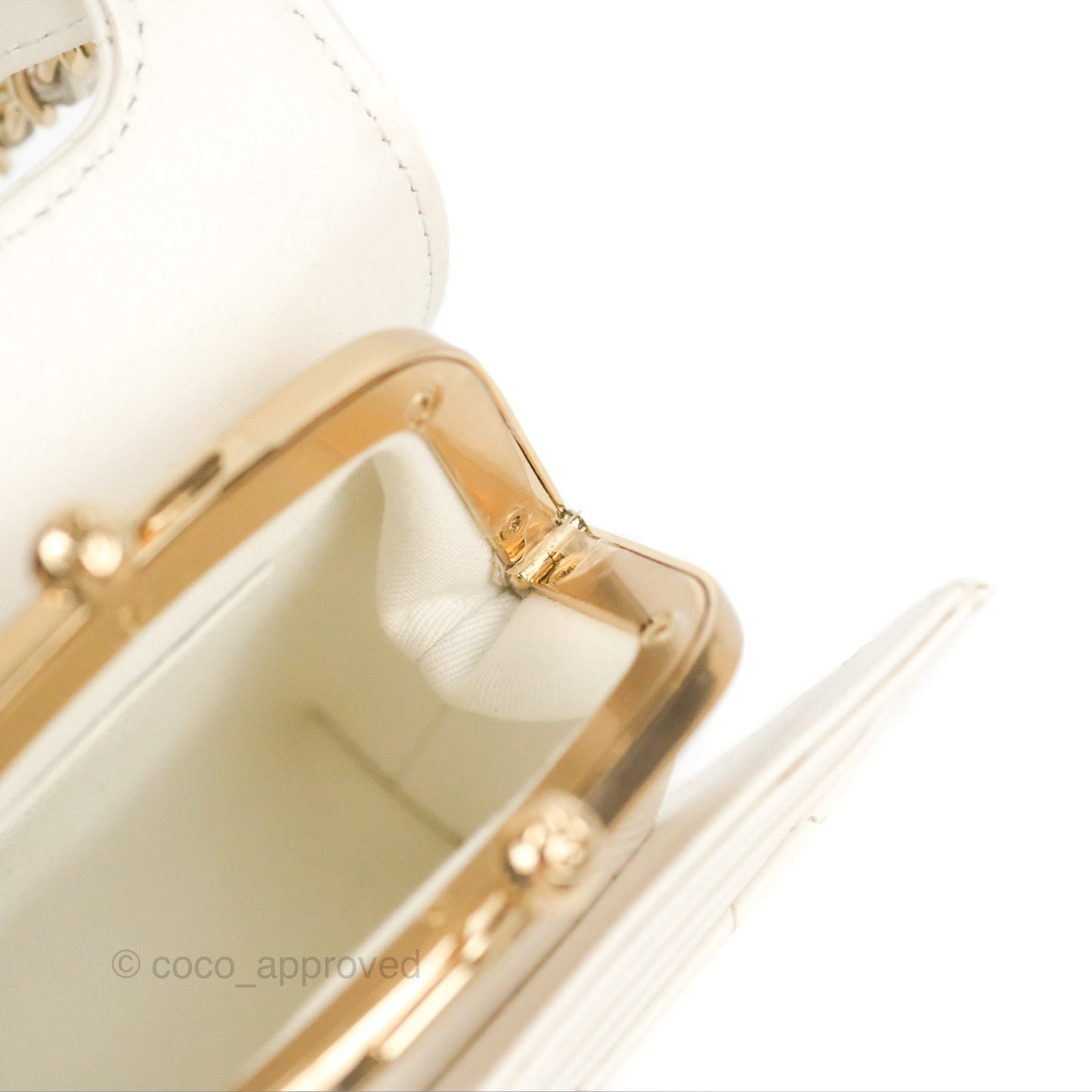 Chanel Coin Purse Clutch With Chain White Lambskin Gold Hardware