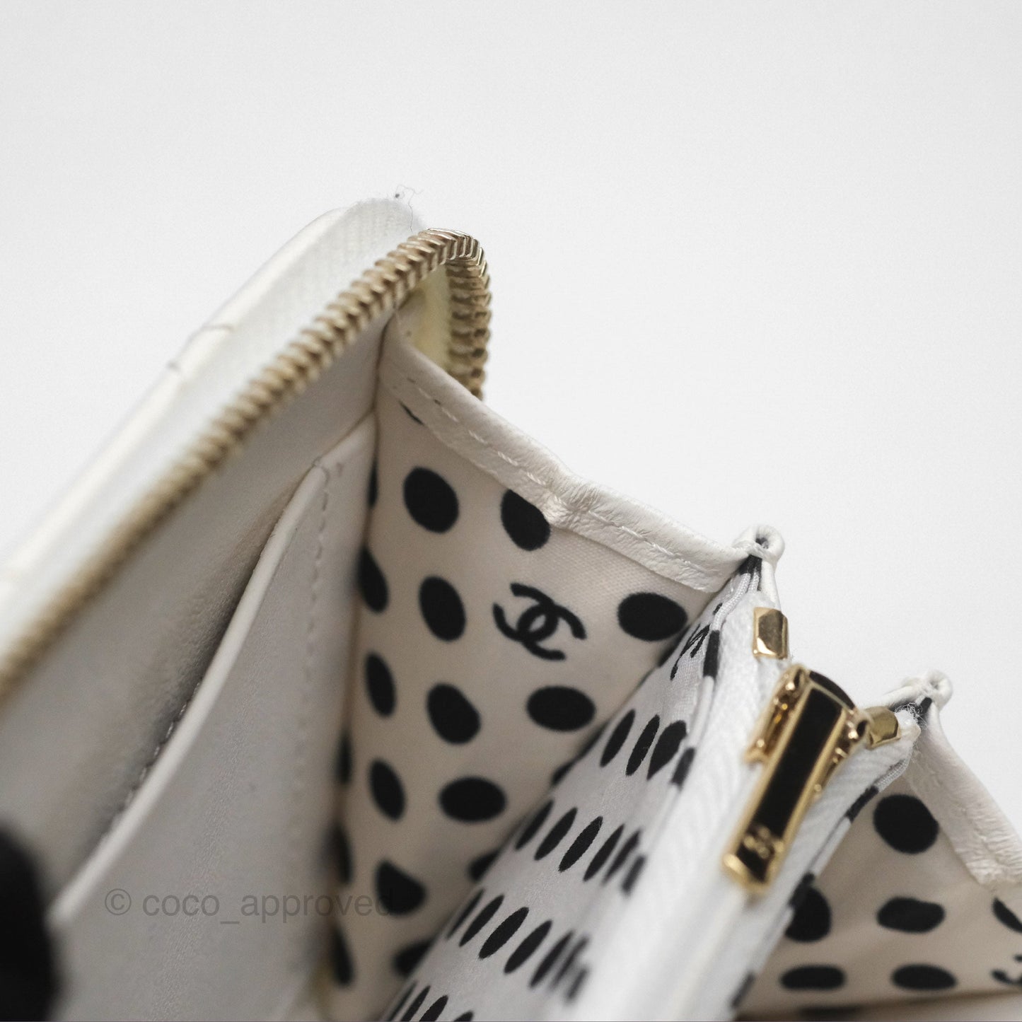 Chanel Pearl CC Zipped Coin Purse White Lambskin Gold Hardware