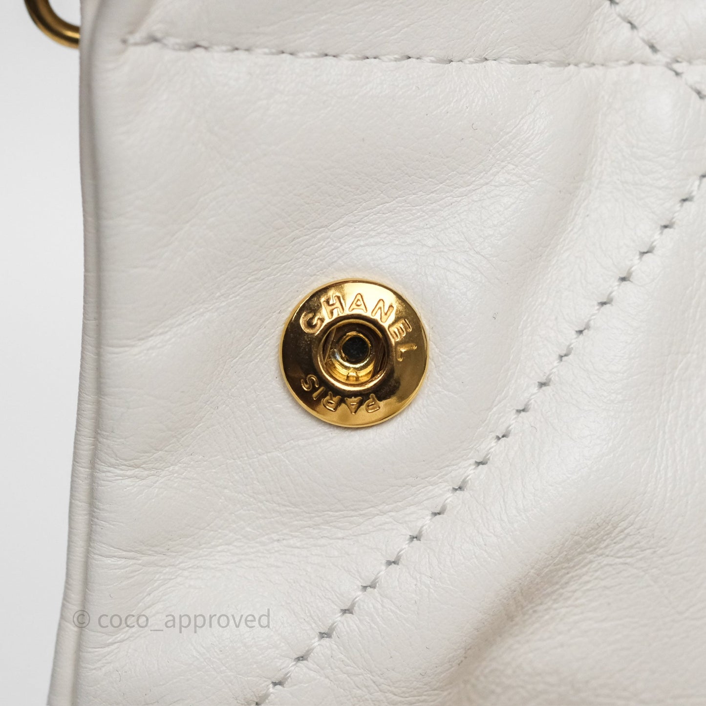 Chanel 22 Medium White Shiny Crumpled Calfskin Aged Gold Hardware