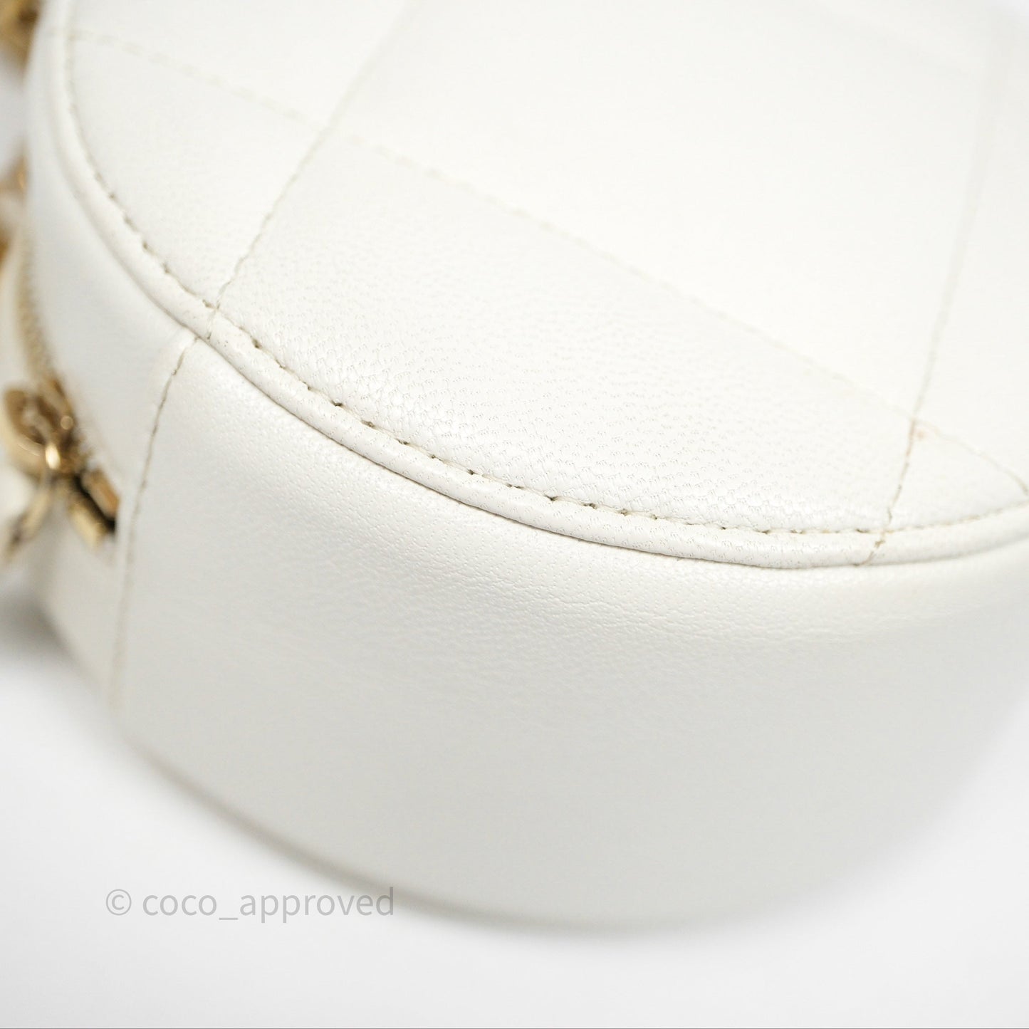 Chanel 19 Round Clutch With Chain White Calfskin Mixed Hardware