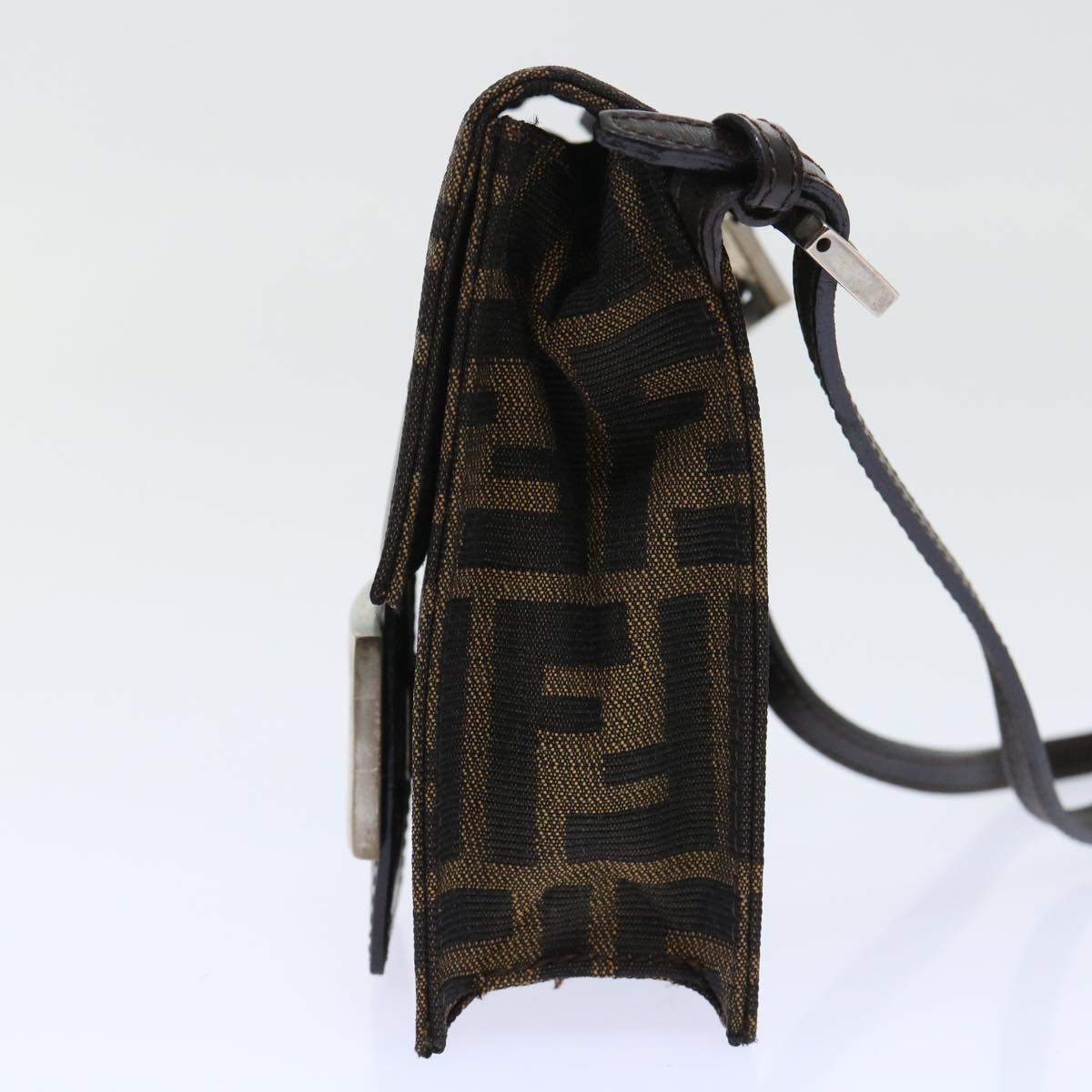 Luxury FendiZucca Canvas Mamma Baguette Shoulder Bag Brown Black52735