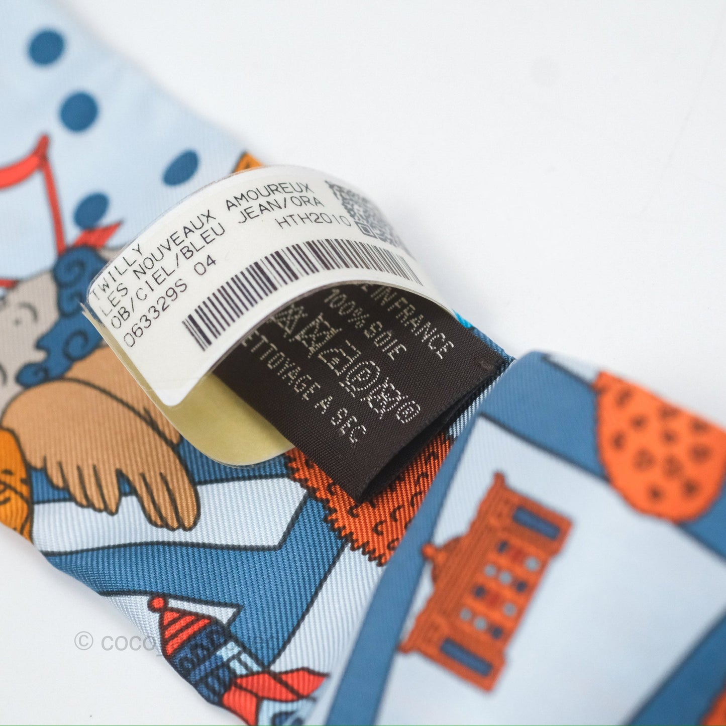 Hermès Les Nouveaux Amoureux de Paris Silk Twilly
