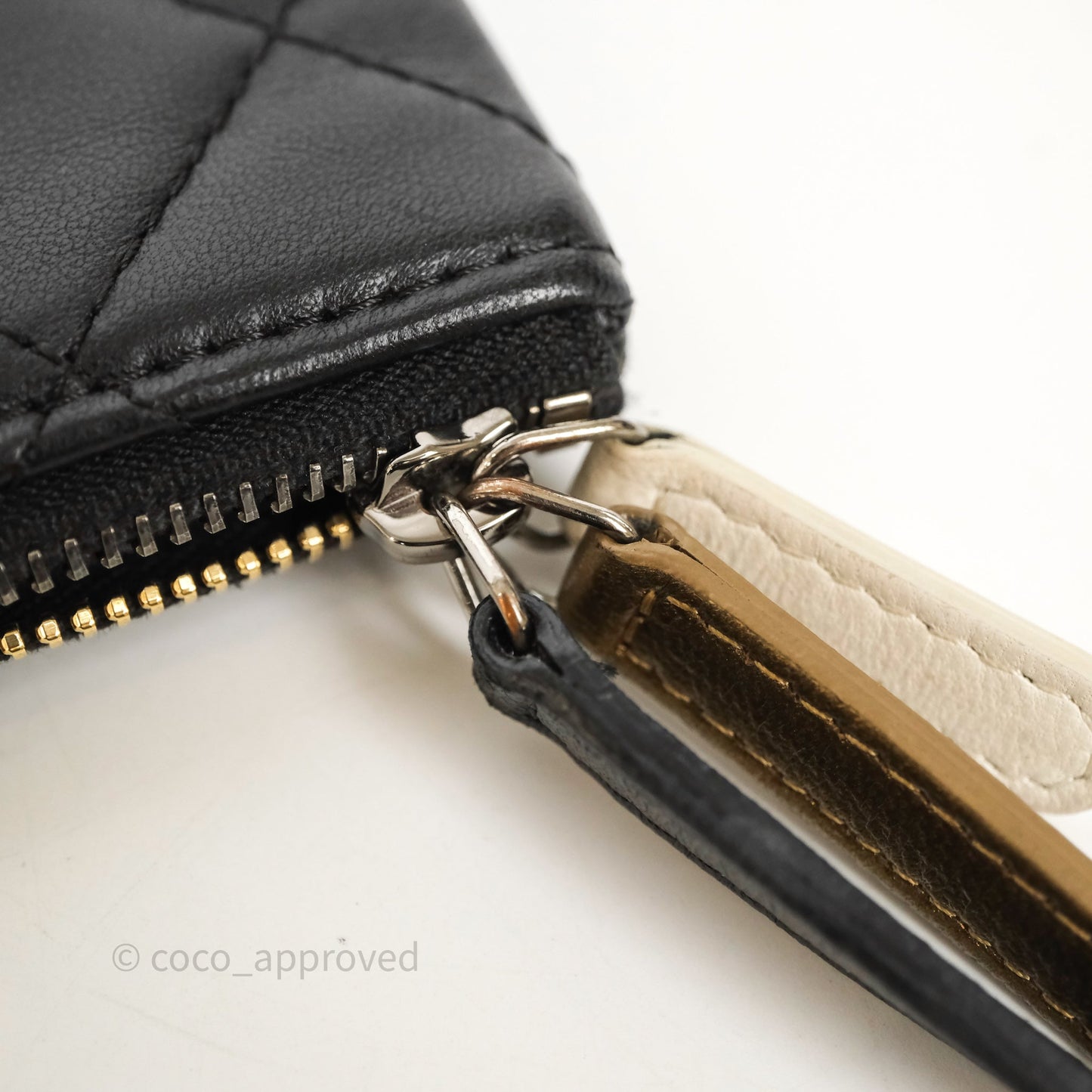 Chanel Classic Zipper O Case Black/ White Gold Hardware