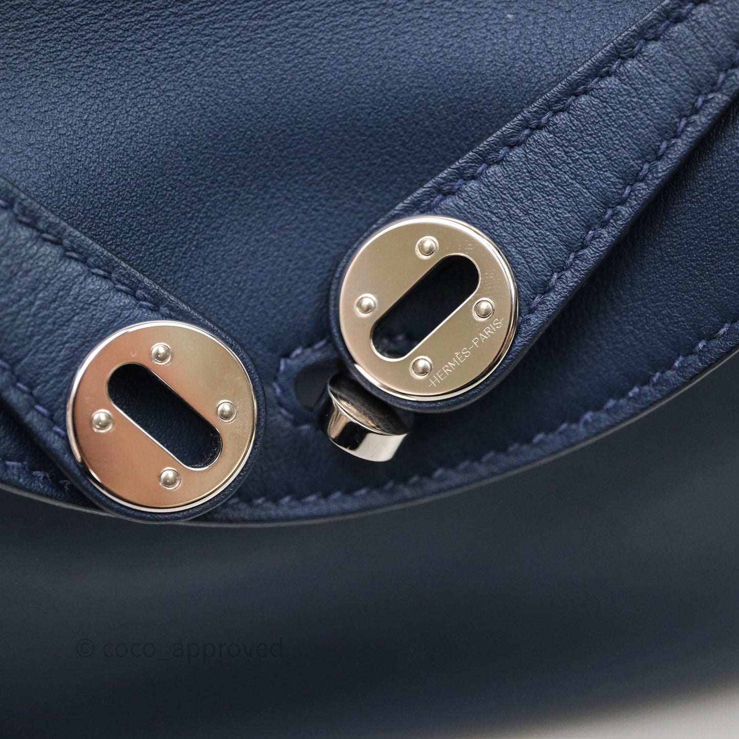 Hermès Mini Lindy II 20 Bleu Navy 7U / Rouge Grenat K1 Swift Palladium Hardware