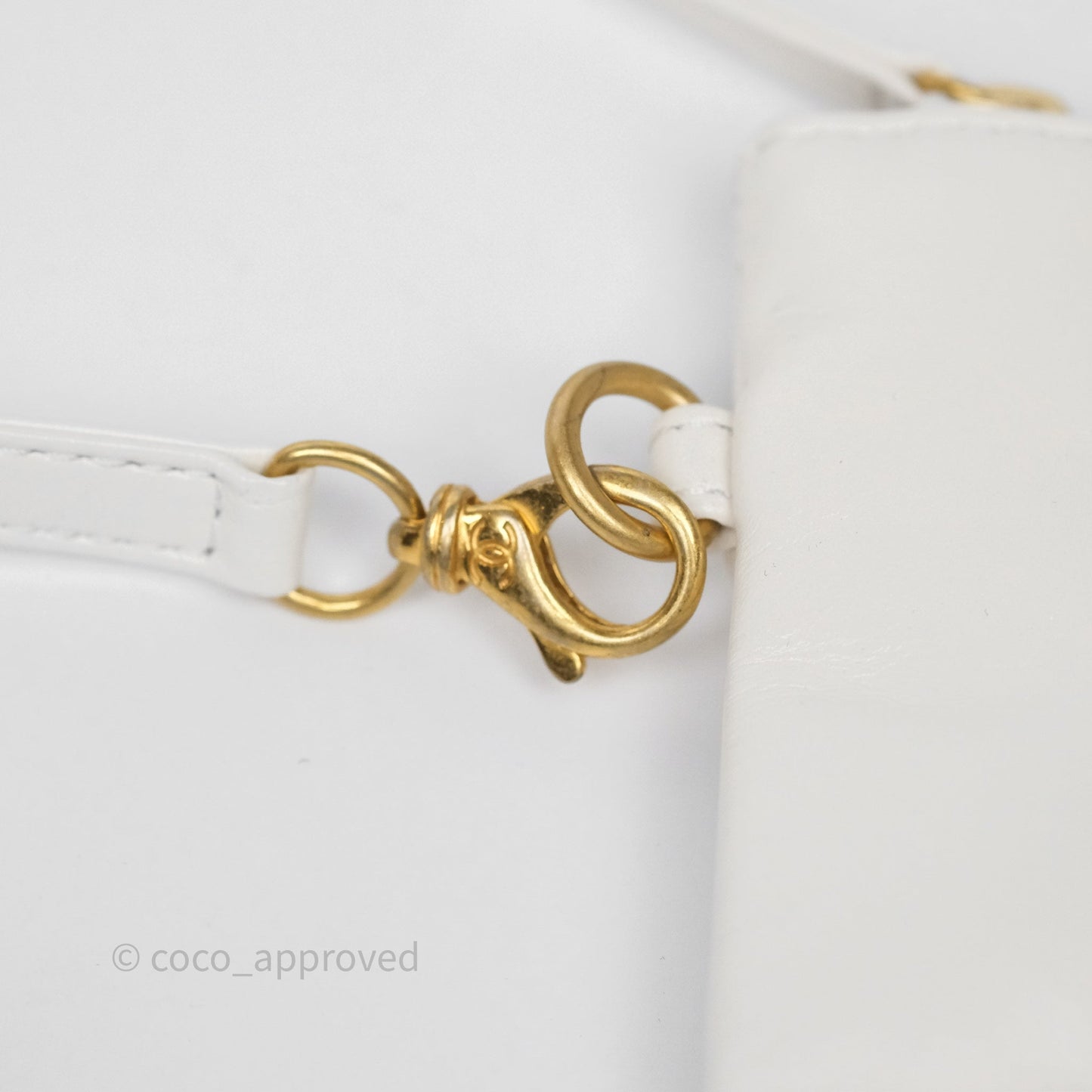 Chanel 22 Medium White Shiny Crumpled Calfskin Aged Gold Hardware