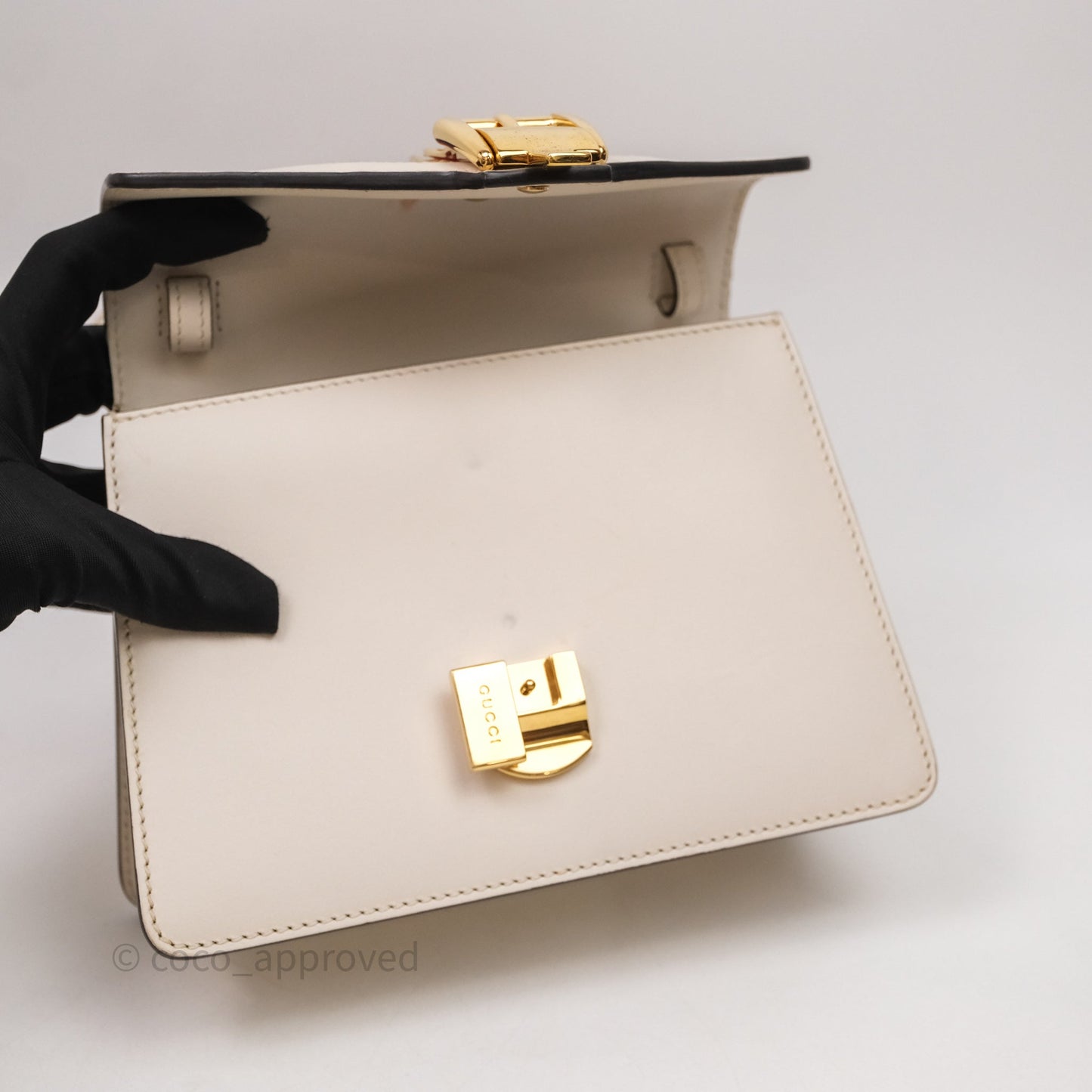Gucci Mini Sylvie Top Handle White Calfskin Shoulder Bag⁣ ⁣⁣⁣⁣⁣⁣⁣⁣⁣⁣⁣⁣⁣⁣⁣⁣With Strap