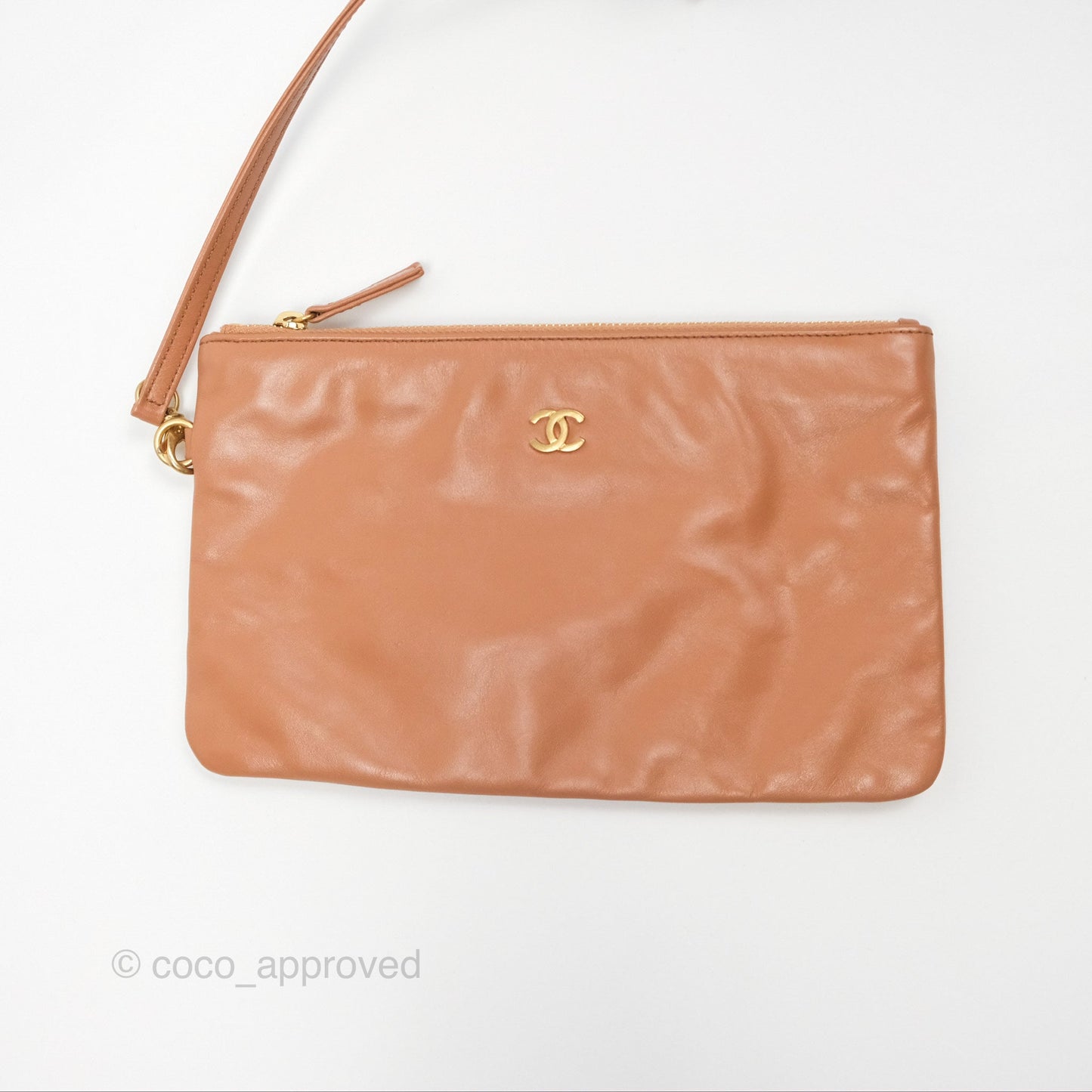 Chanel 22 Medium Caramel Beige Shiny Calfskin Aged Gold Hardware