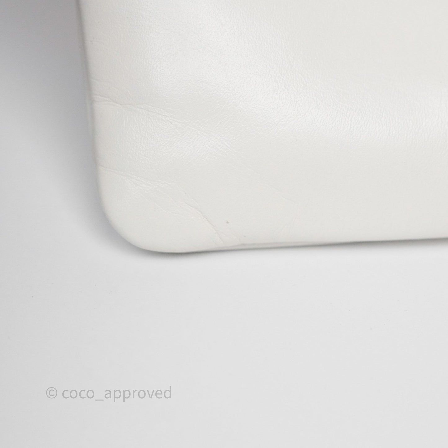 Chanel 22 Medium White Shiny Crumpled Calfskin Aged Gold Hardware