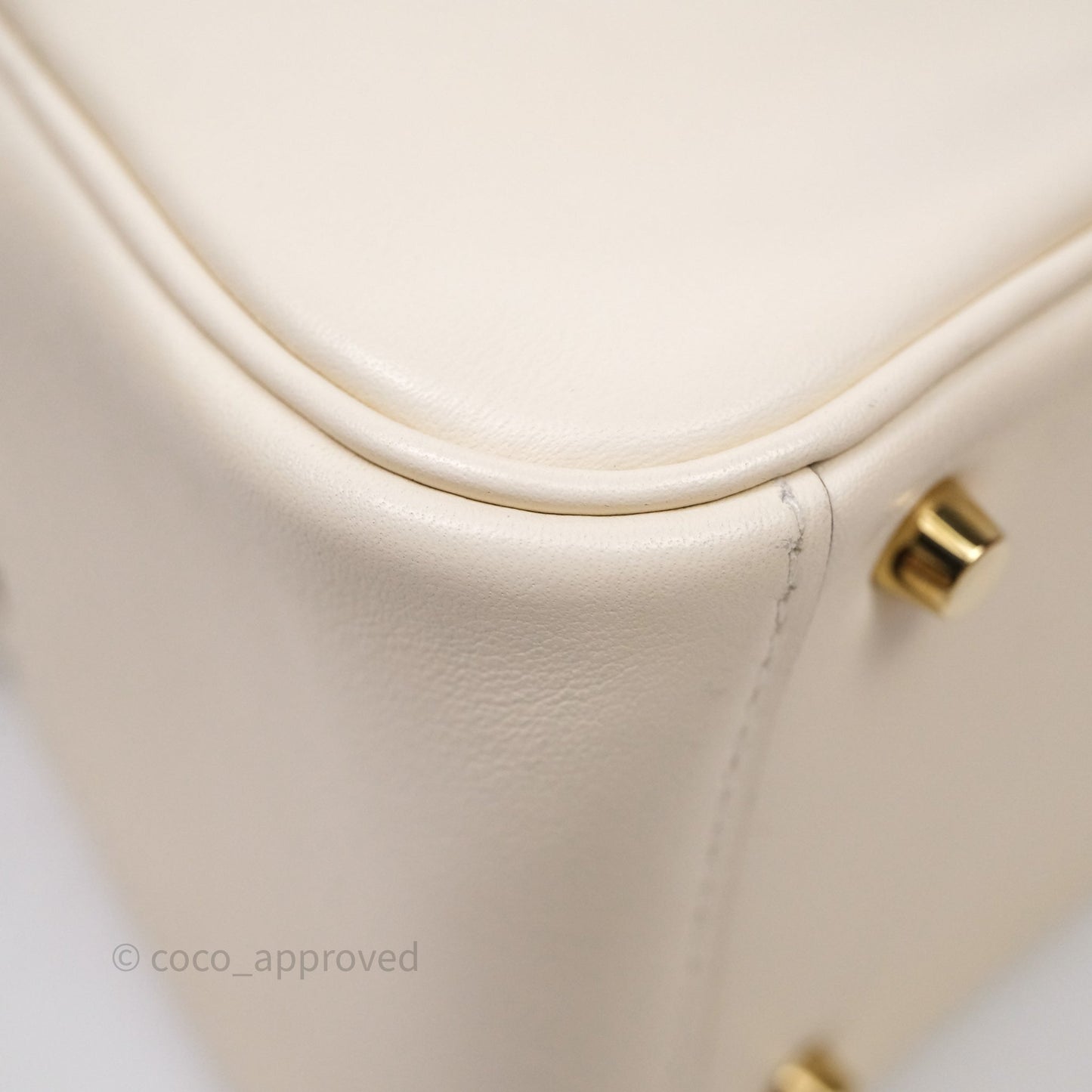 Hermès Mini Lindy 20 Nata I2 Swift Gold Hardware