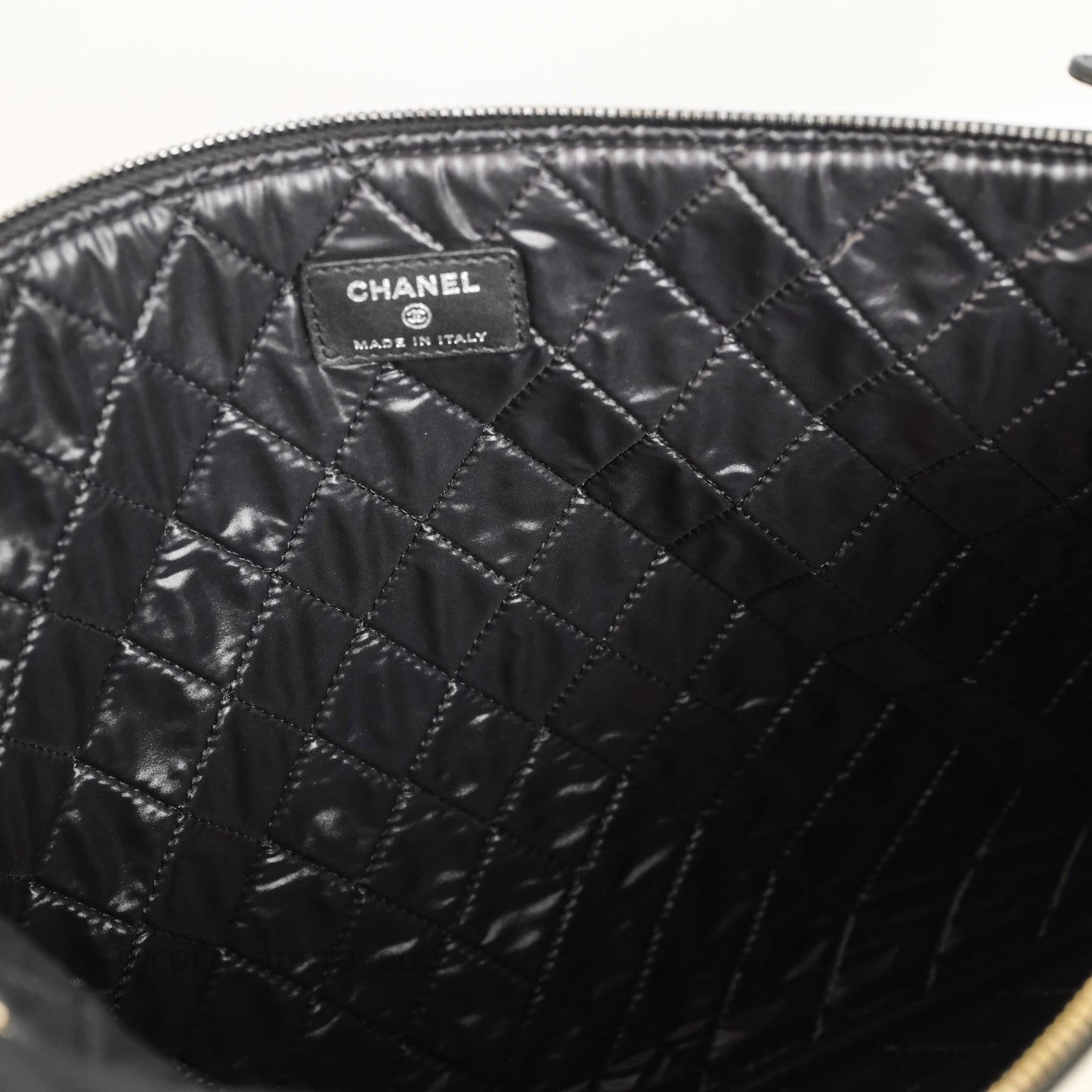 Chanel Classic Zipper O Case Black/ White Gold Hardware