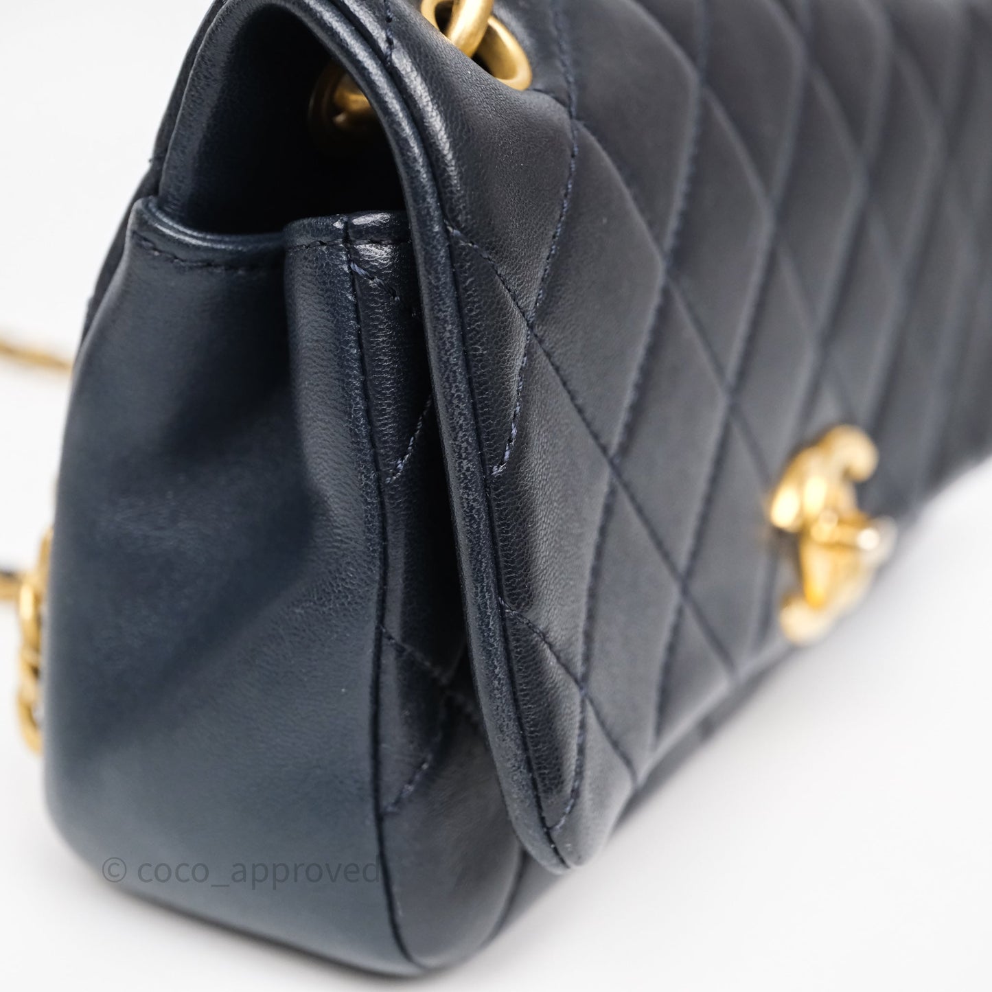 Chanel Quilted Entwined Chain Bag Navy Lambskin Aged Gold Hardware 21P