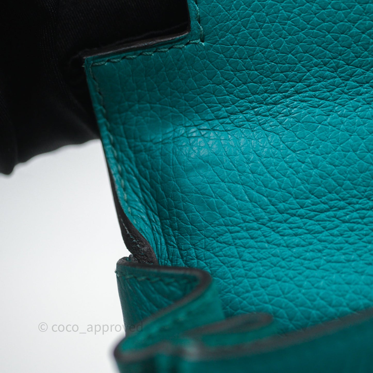 Hermès Kelly 28 Retourne Bleu Paon 7F Clemence Gold Hardware