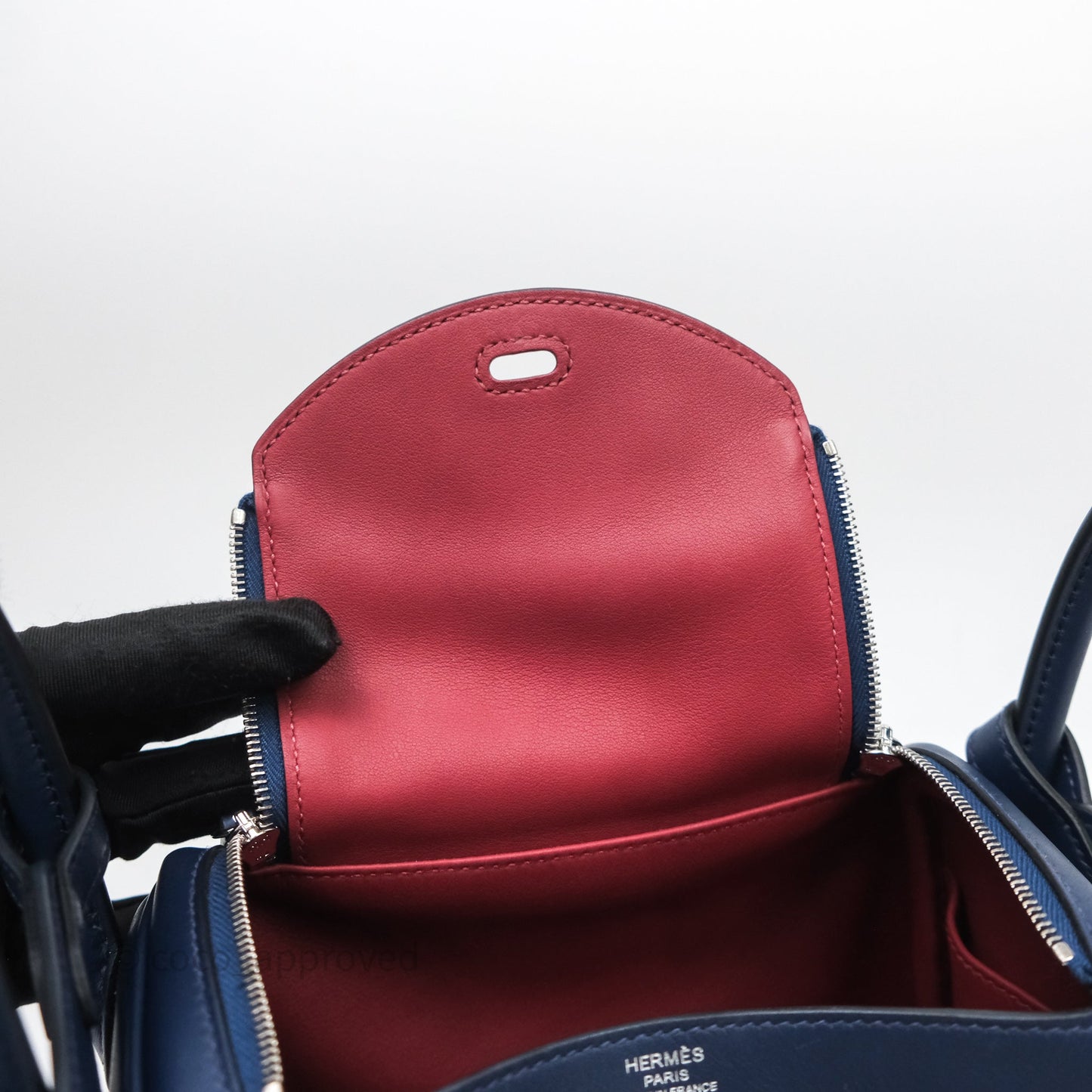 Hermès Mini Lindy II 20 Bleu Navy 7U / Rouge Grenat K1 Swift Palladium Hardware