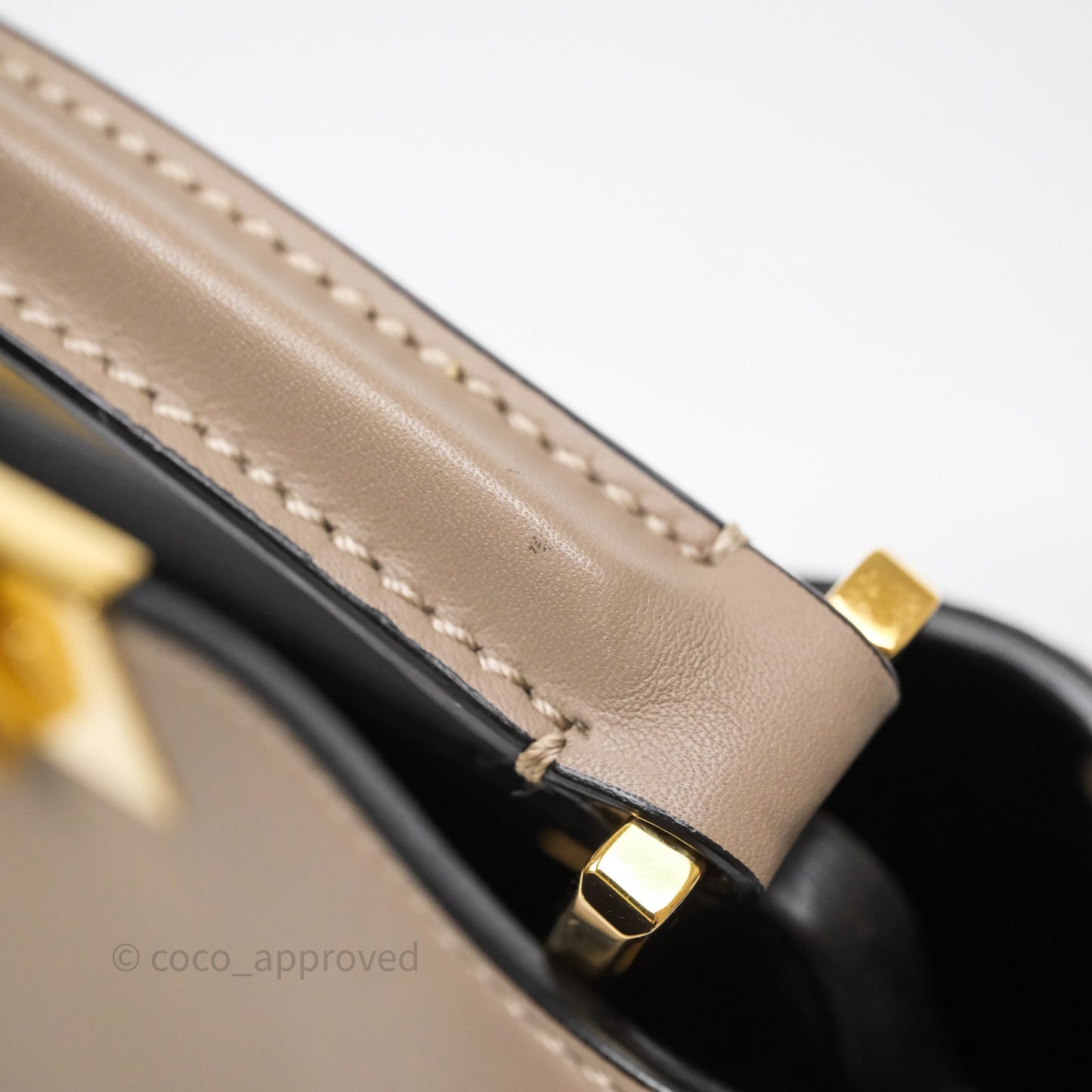 Fendi Peekaboo Iconic Essentially Bag Calfskin Beige