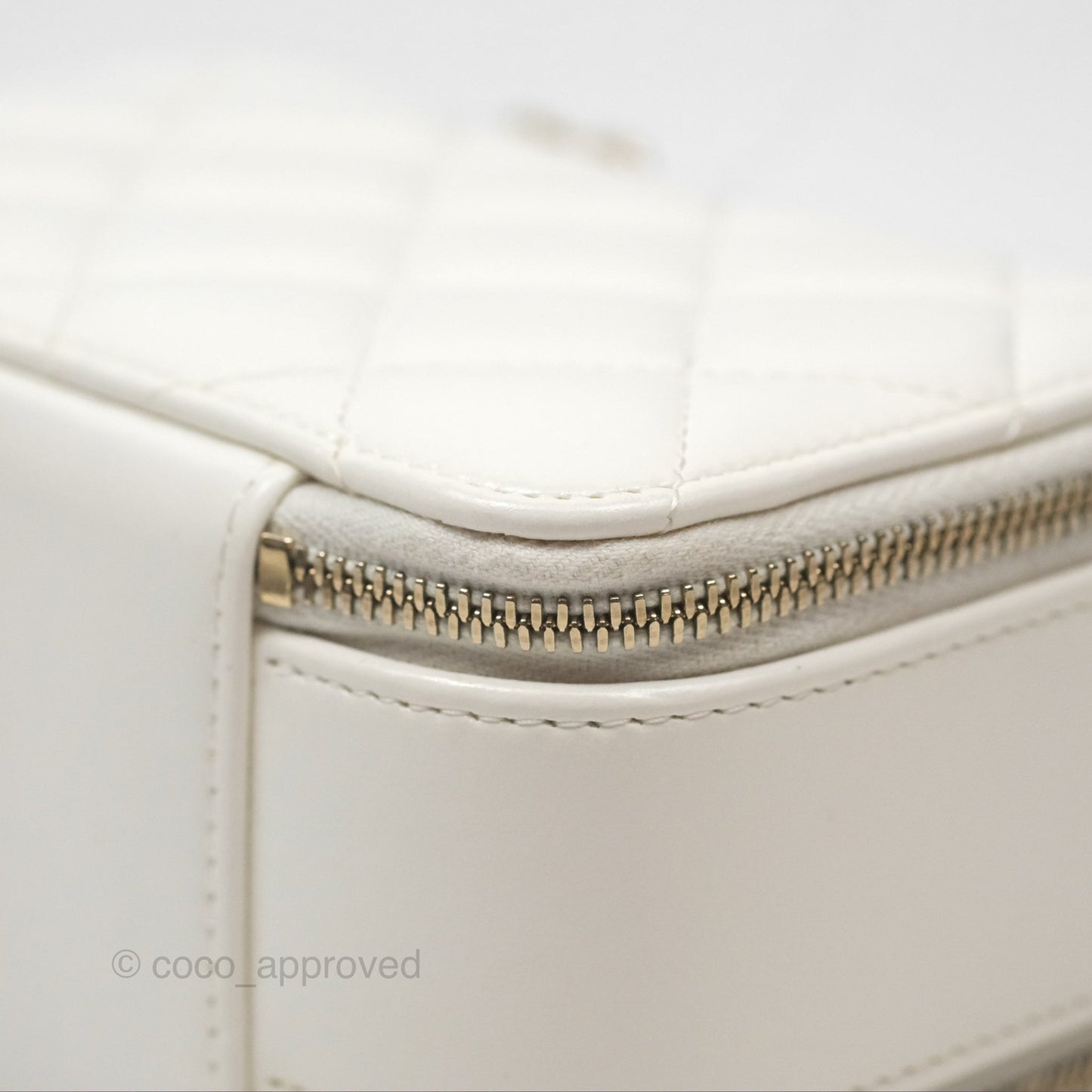 Chanel Top Handle Quilted Vanity Case White Shiny Lambskin Good Hardware