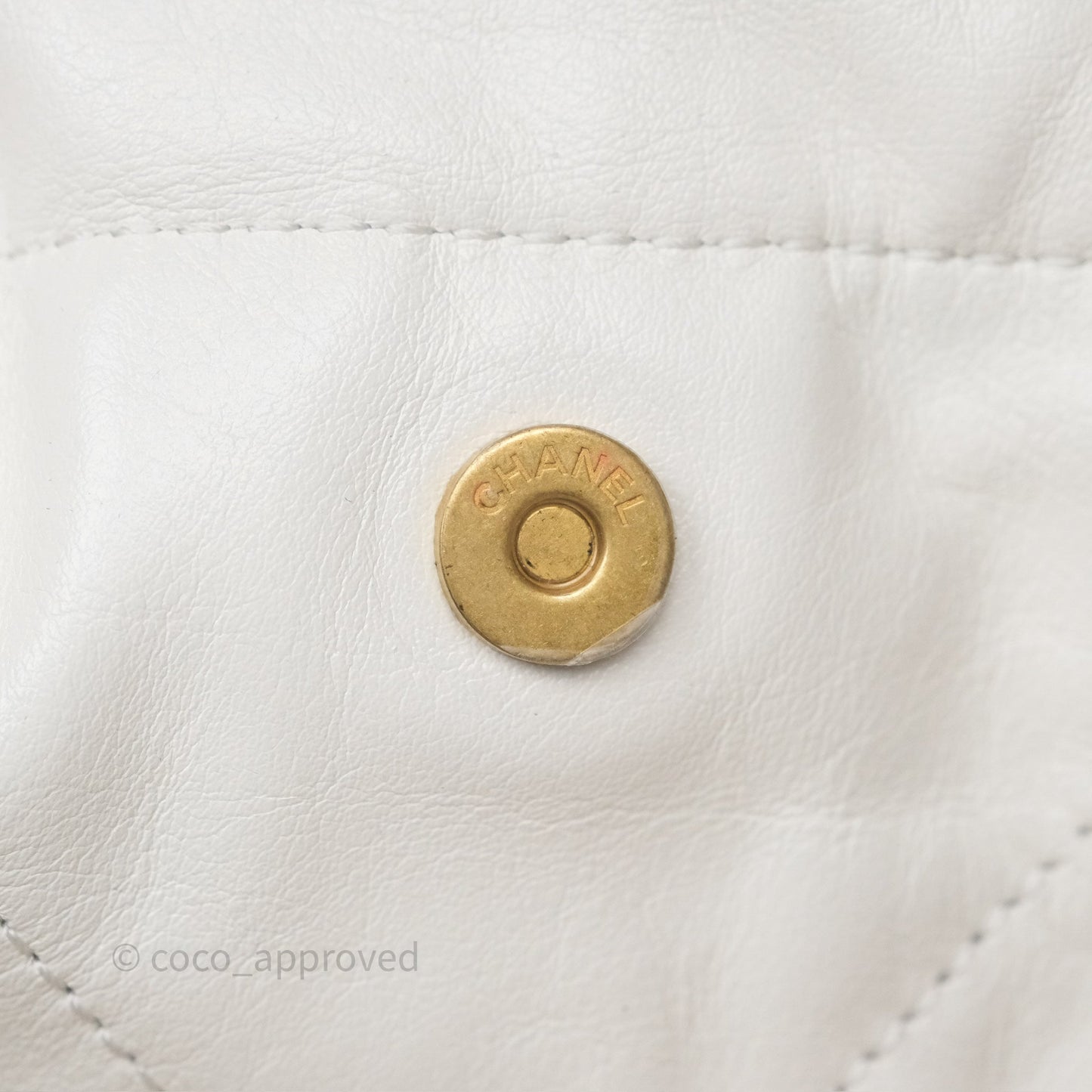 Chanel 22 Medium White Shiny Crumpled Calfskin Aged Gold Hardware