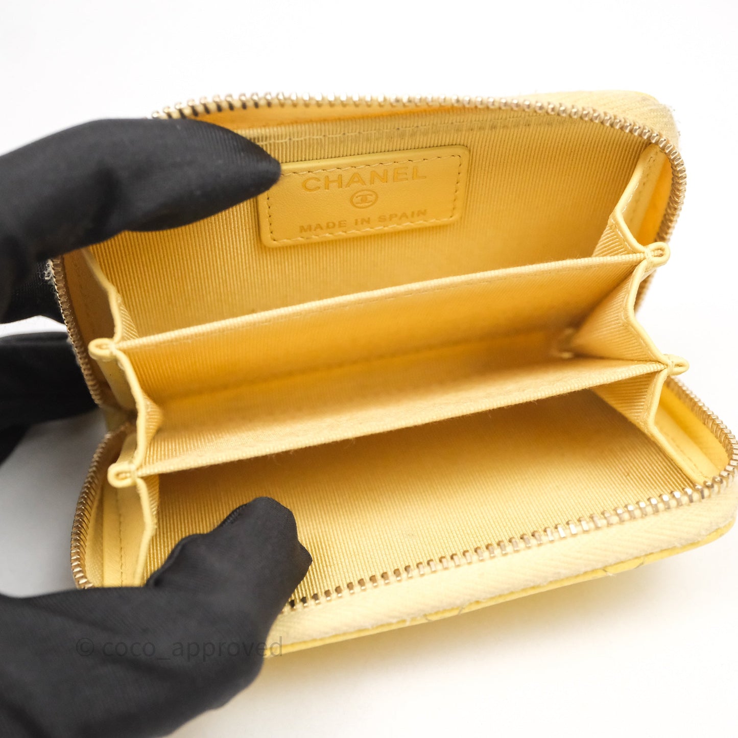 Chanel Quilted Zip Card Holder Caviar Yellow Gold Hardware