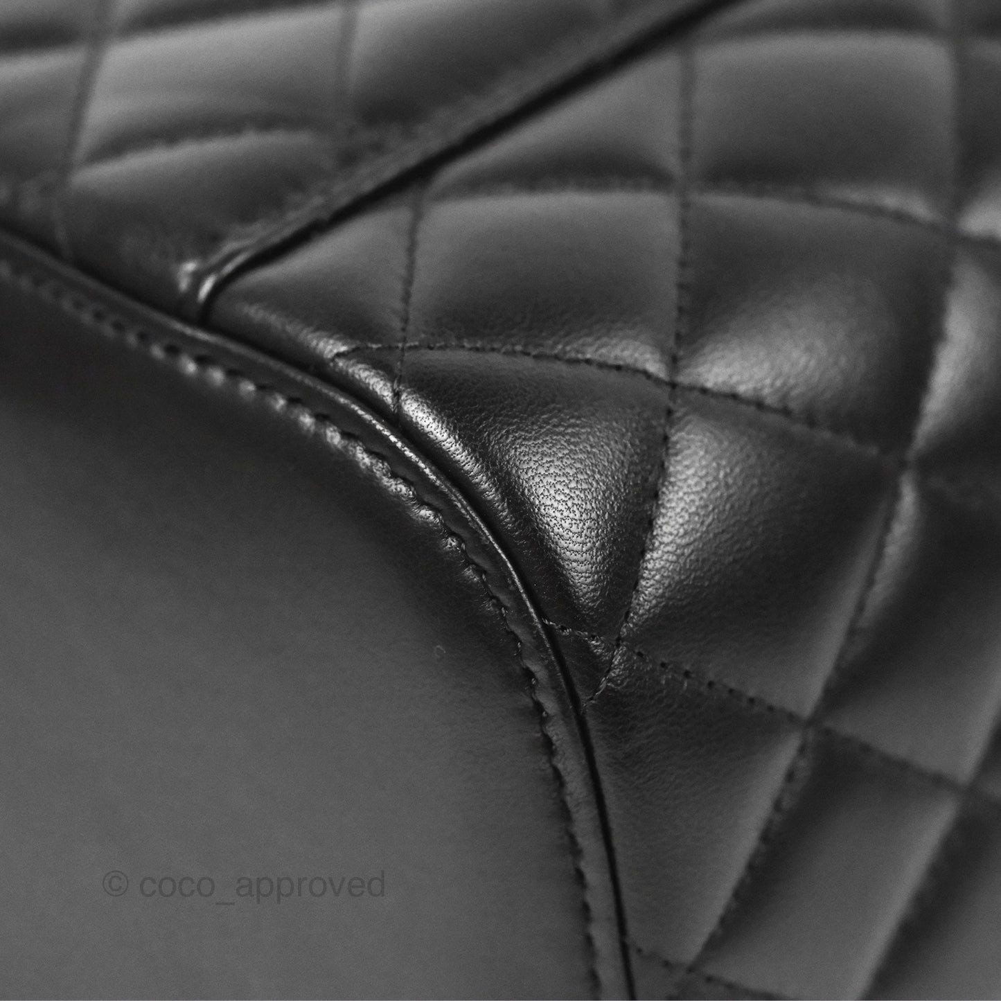 Chanel Classic Cosmetic Vanity Pouch Quilted Black Lambskin Gold Hardware