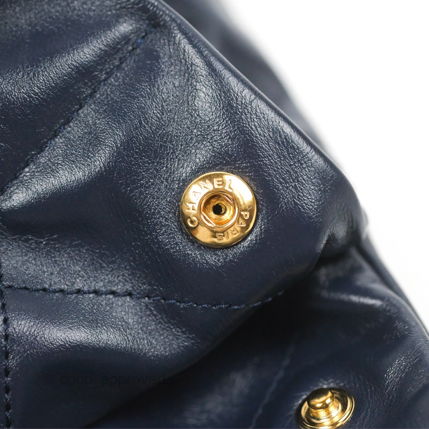 Chanel 22 Medium Navy Shiny Calfskin Aged Gold Hardware