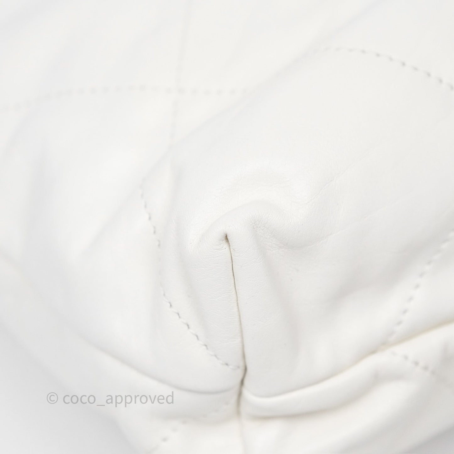 Chanel 22 Medium White Shiny Crumpled Calfskin Aged Gold Hardware