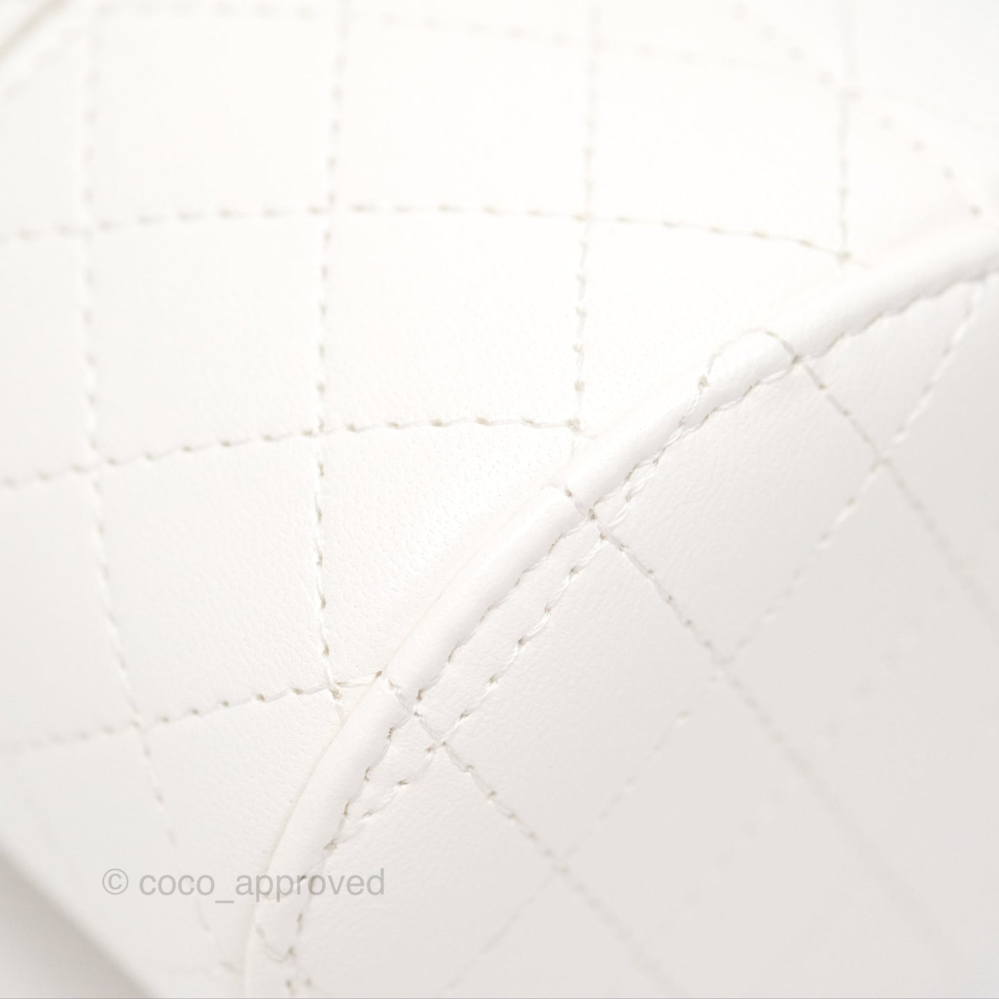Chanel Quilted Round Vanity Clutch With Chain Lambskin White Gold Hardware