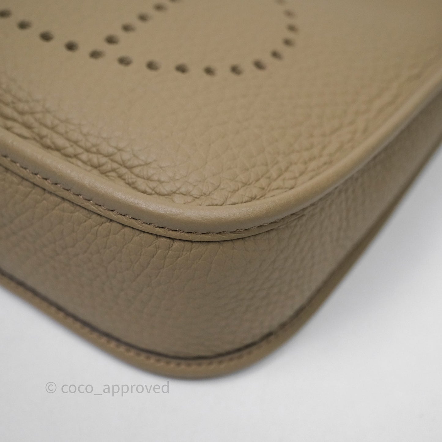 Hermès Mini Evelyne 16 Beige Marfa 8Q Clemence Gold Hardware