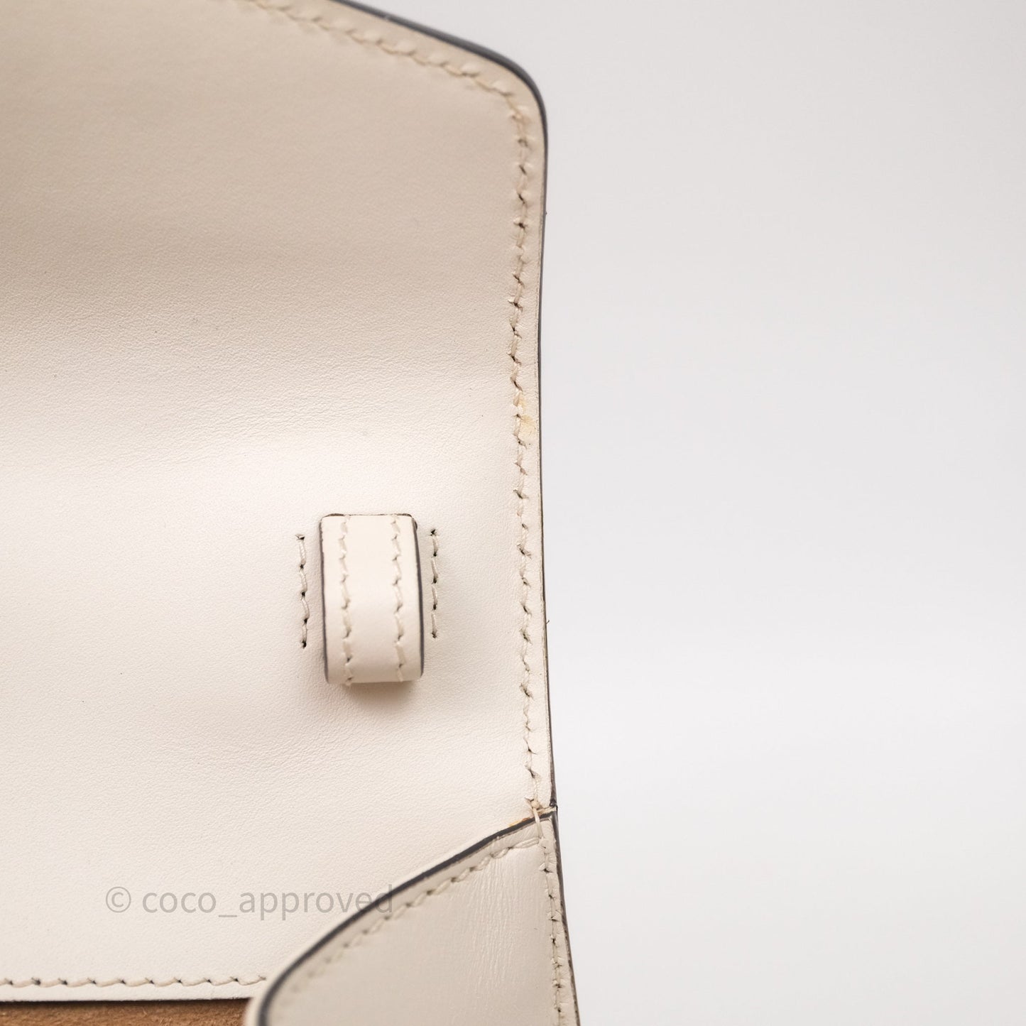 Gucci Mini Sylvie Top Handle White Calfskin Shoulder Bag⁣ ⁣⁣⁣⁣⁣⁣⁣⁣⁣⁣⁣⁣⁣⁣⁣⁣With Strap