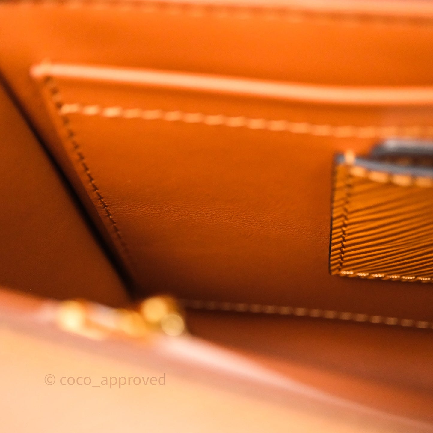Louis Vuitton Twist Bag MM Gold Honey Epi
