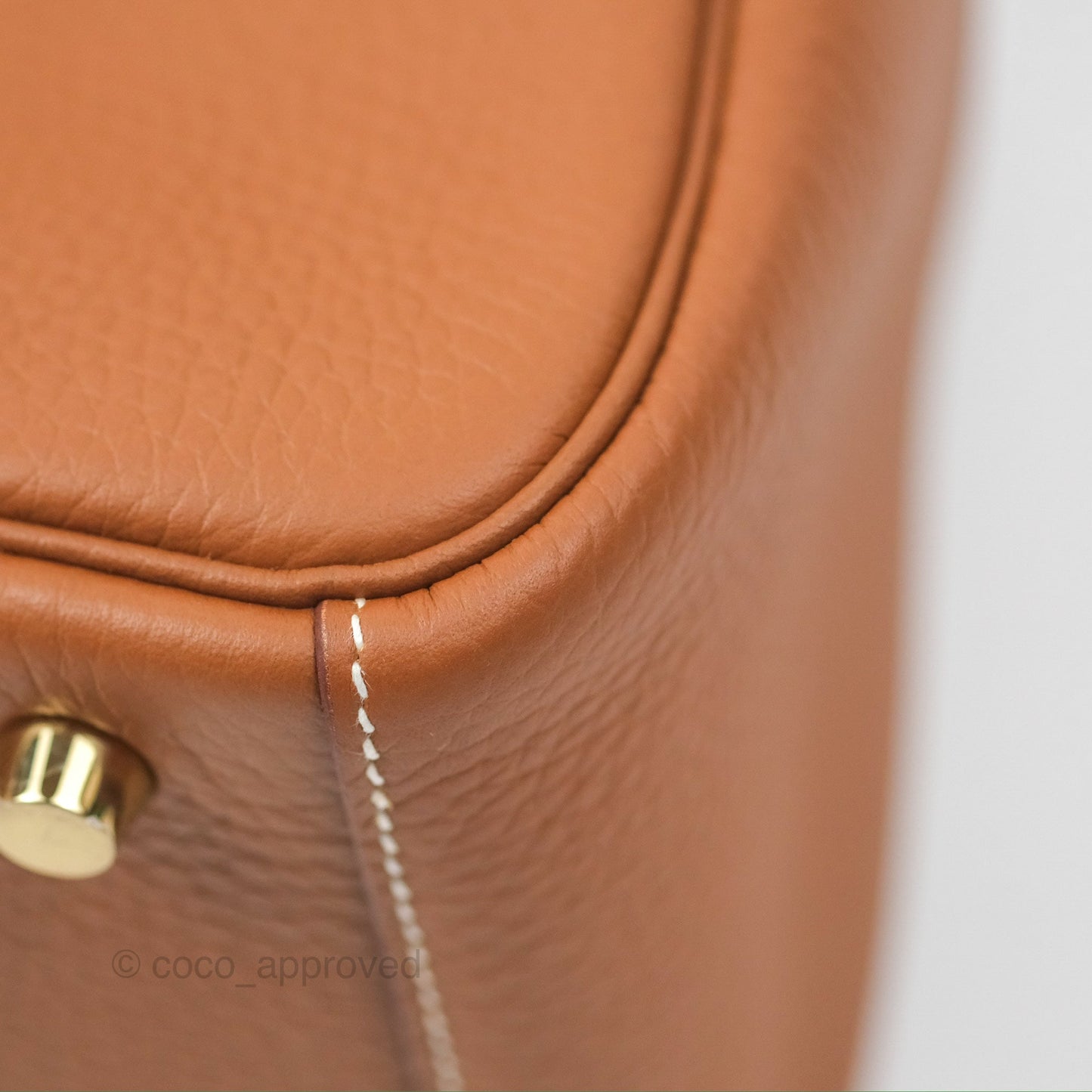 Hermès Lindy 26 Gold Taurillon Clemence Gold Hardware